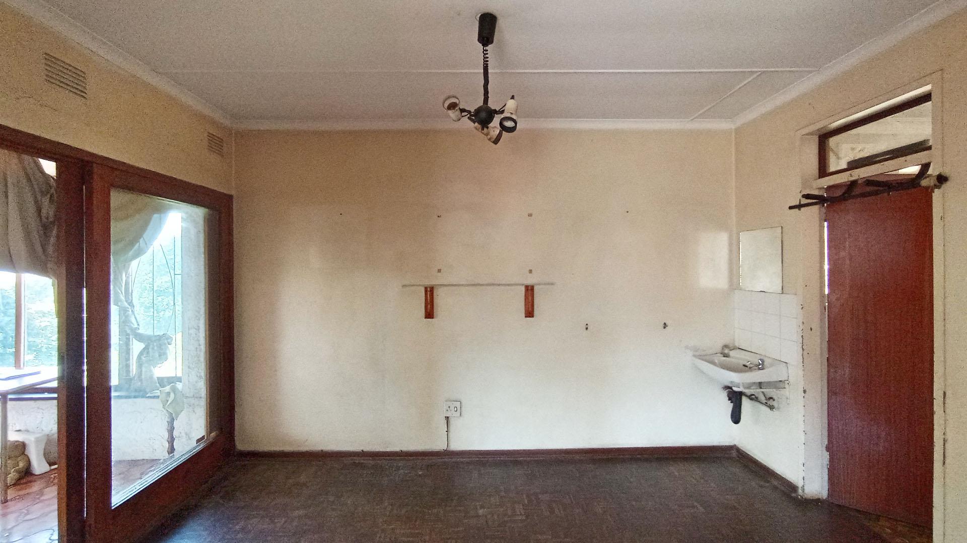 Dining Room - 36 square meters of property in Isipingo Hills