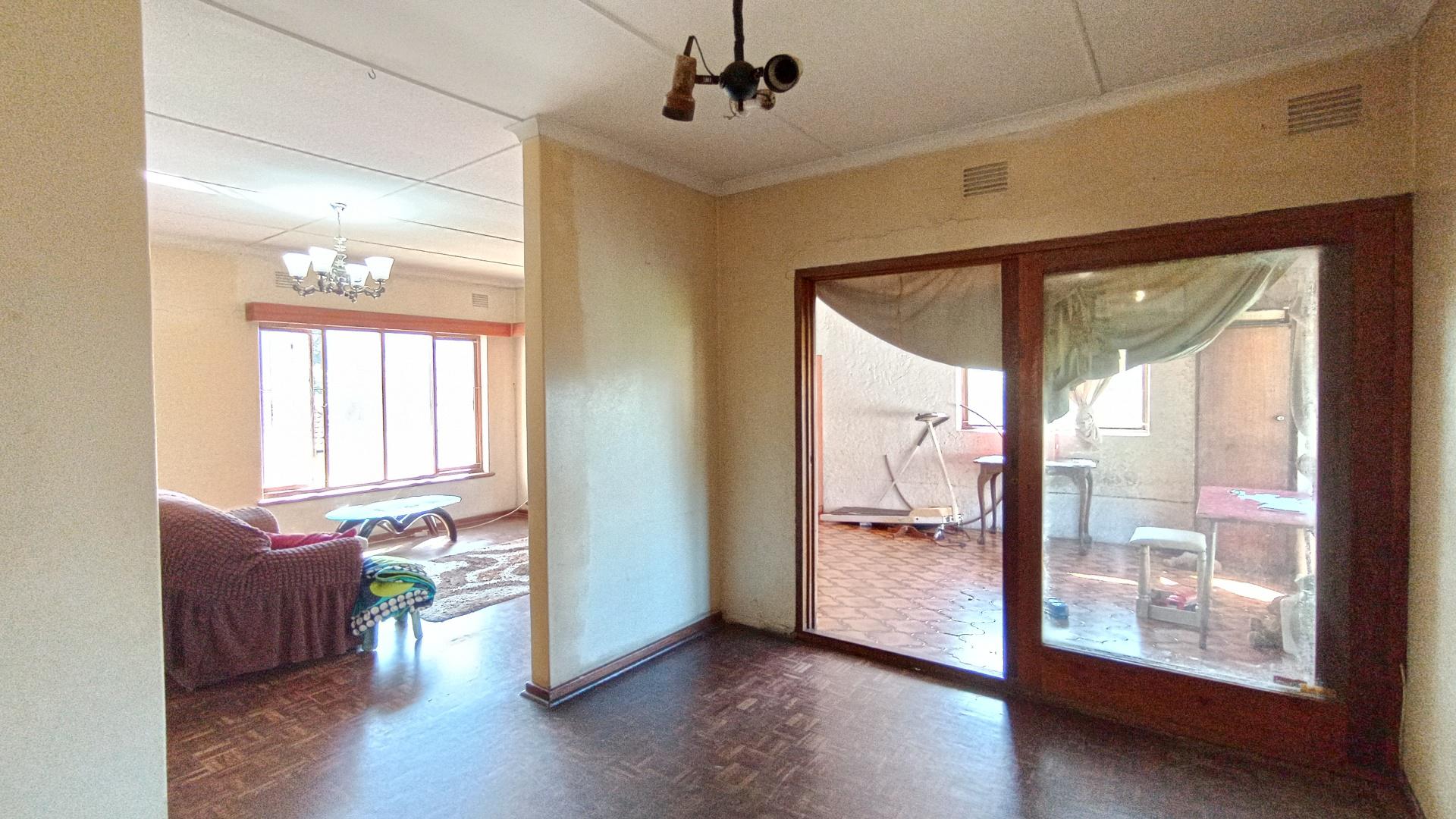 Dining Room - 36 square meters of property in Isipingo Hills