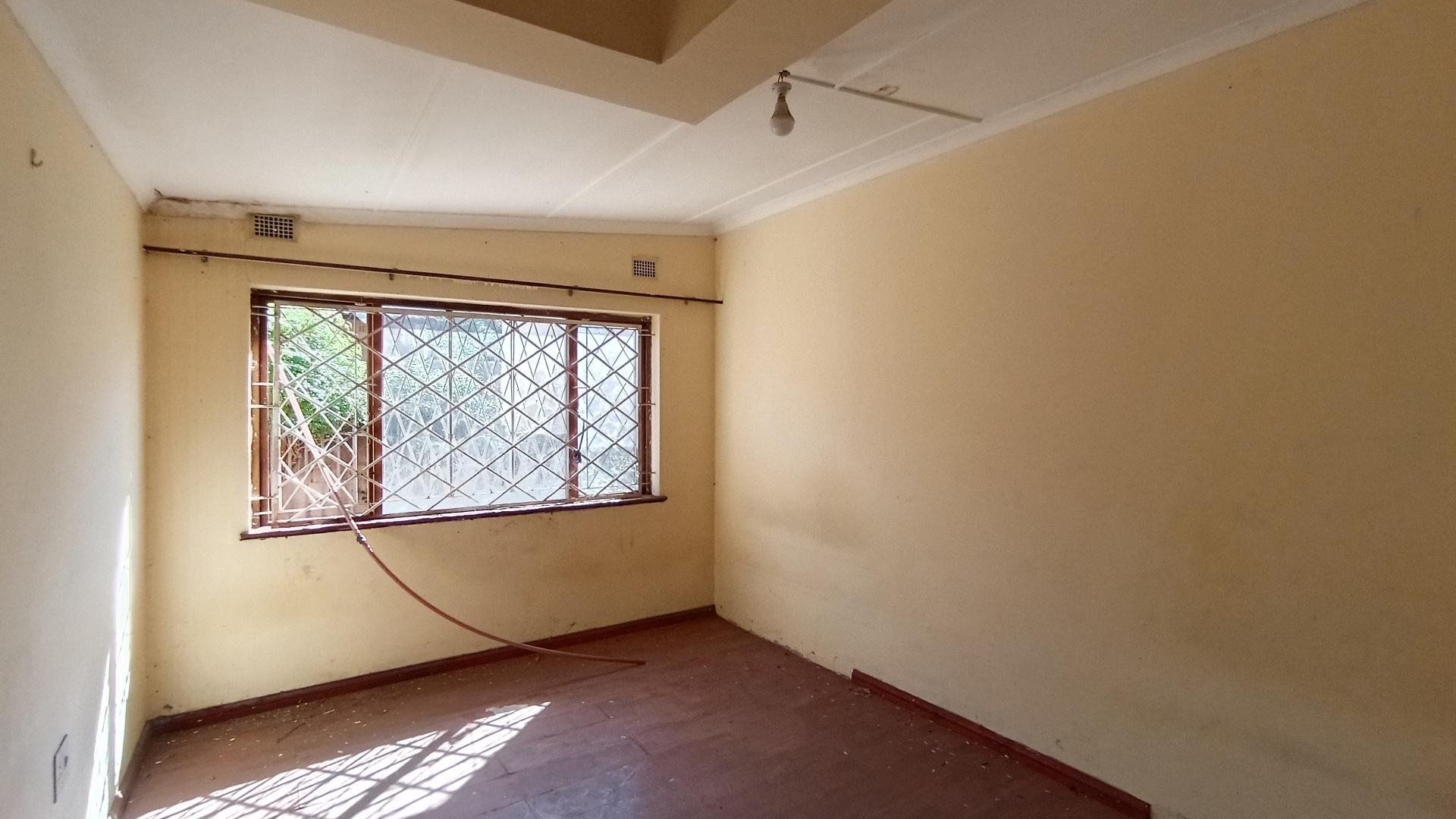 Bed Room 4 - 15 square meters of property in Isipingo Hills