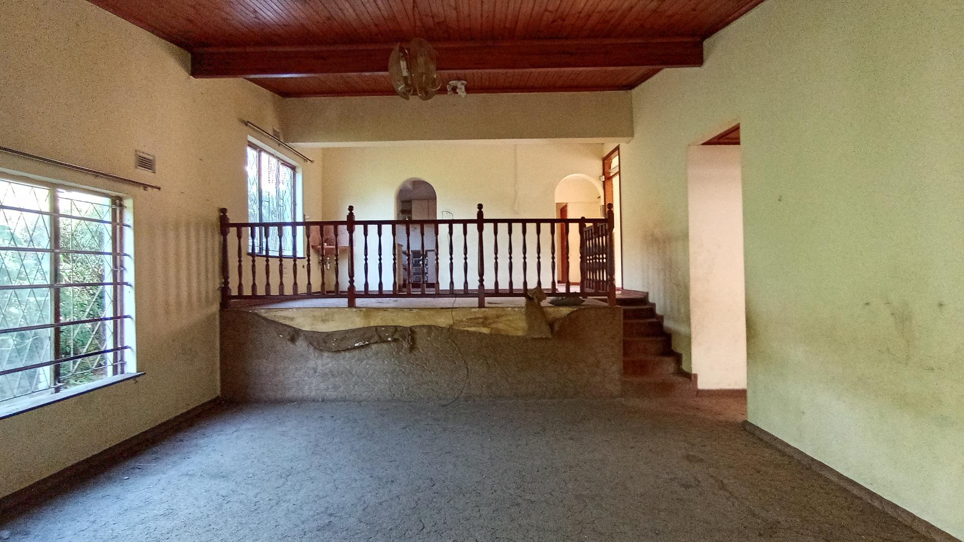 Lounges - 54 square meters of property in Isipingo Hills