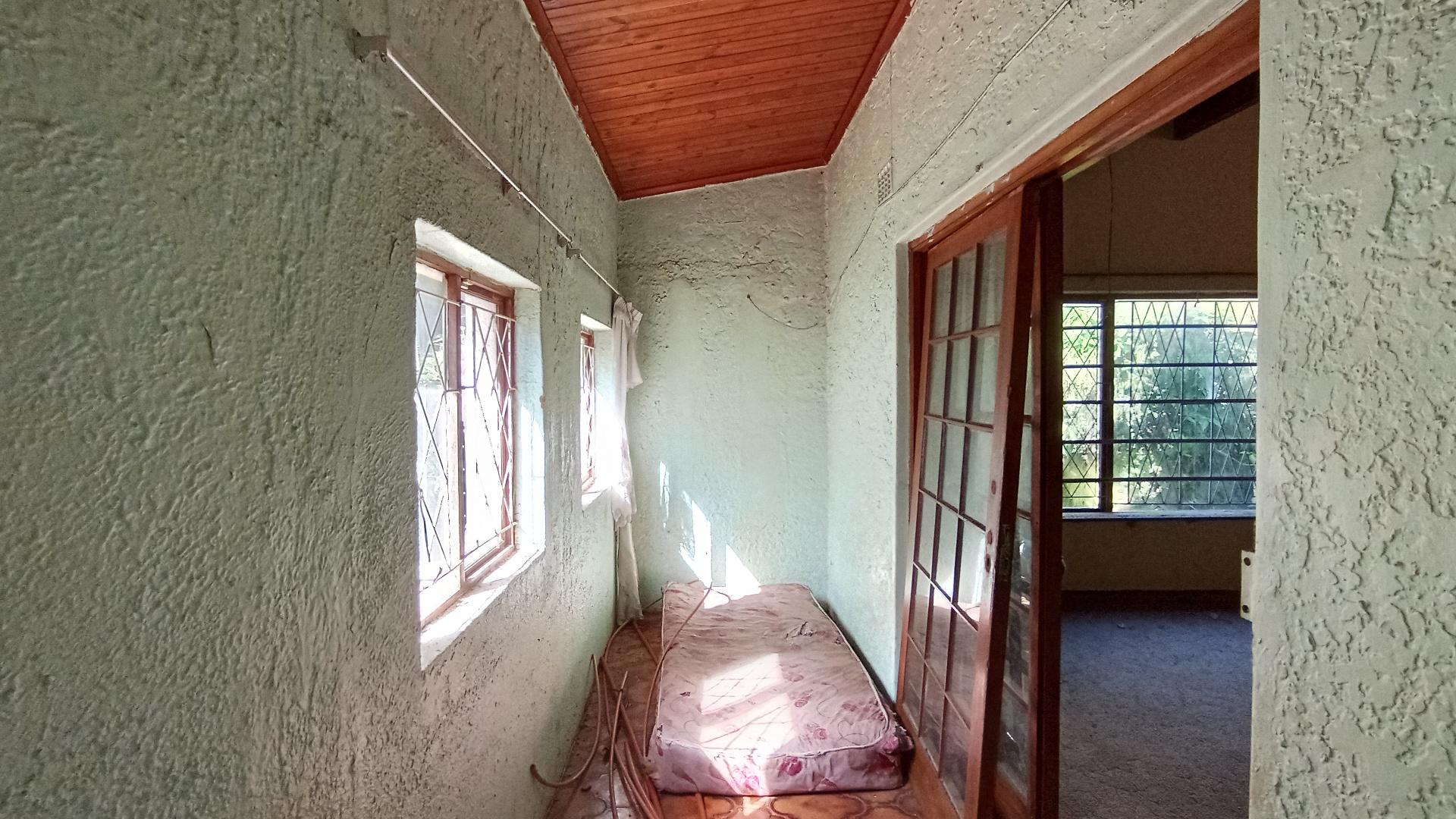 Spaces - 39 square meters of property in Isipingo Hills