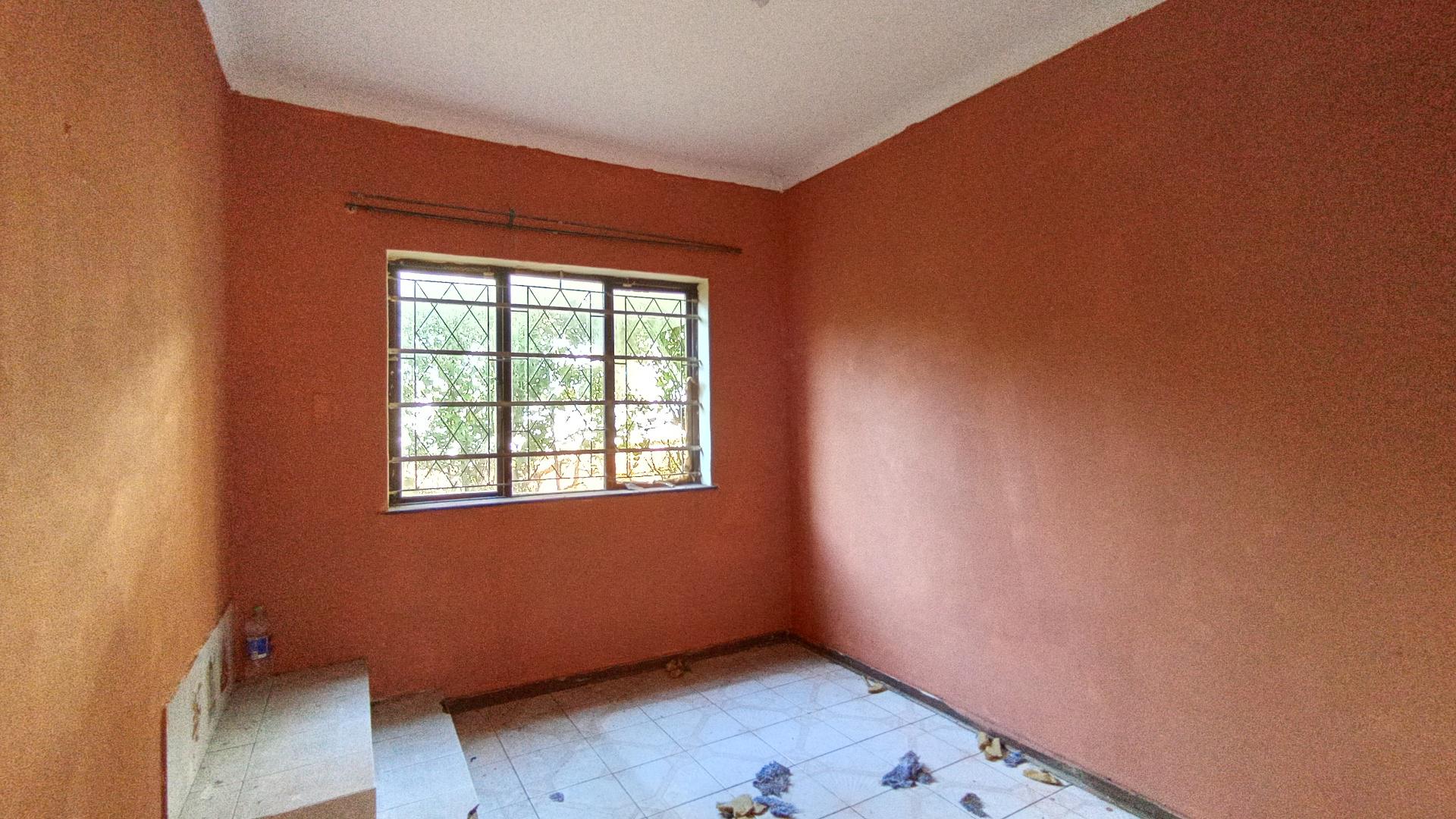 Bed Room 5+ - 39 square meters of property in Isipingo Hills