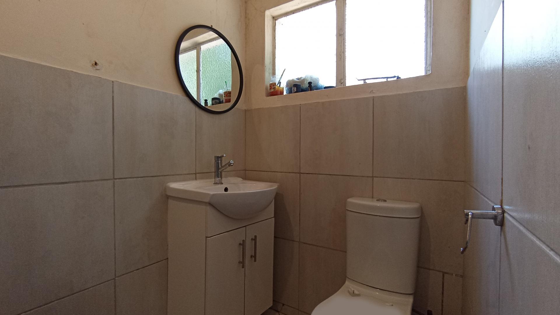 Main Bathroom - 5 square meters of property in Westdene (JHB)