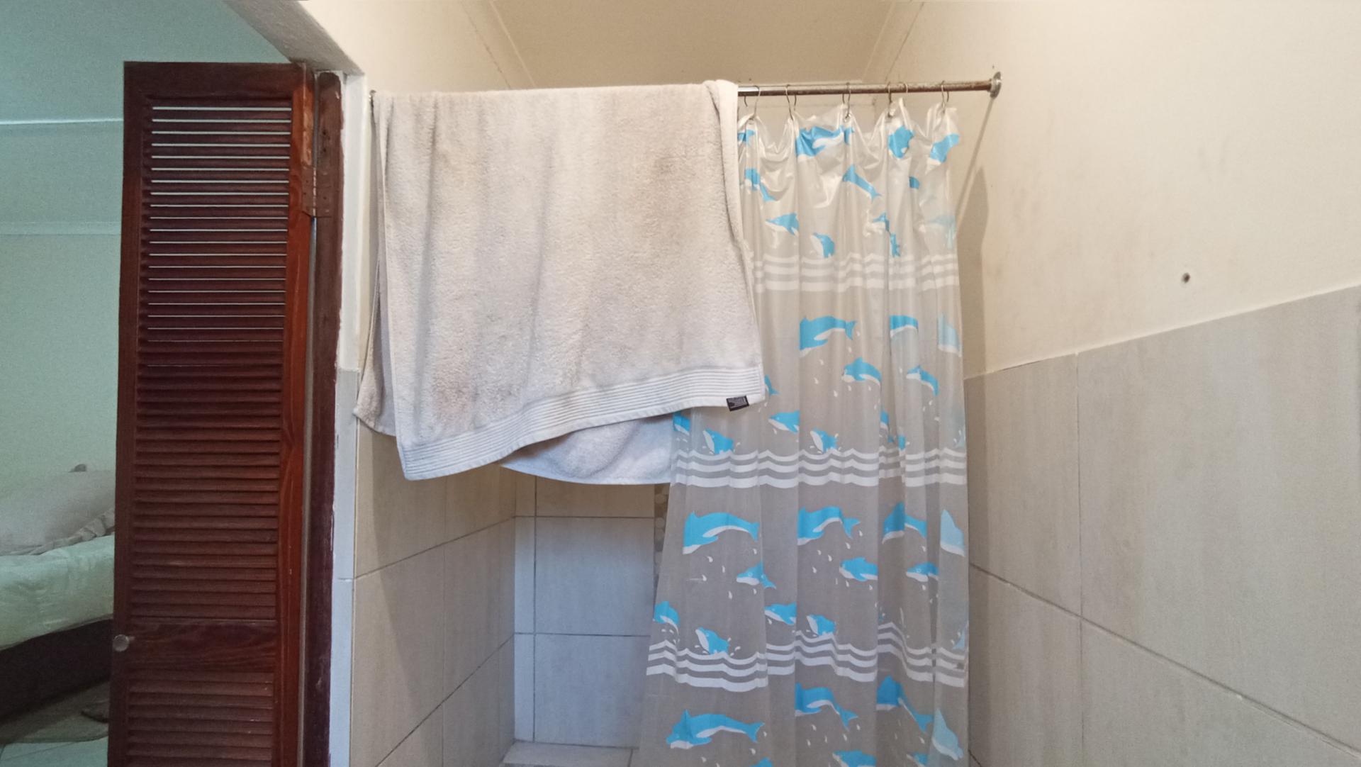 Main Bathroom - 5 square meters of property in Westdene (JHB)