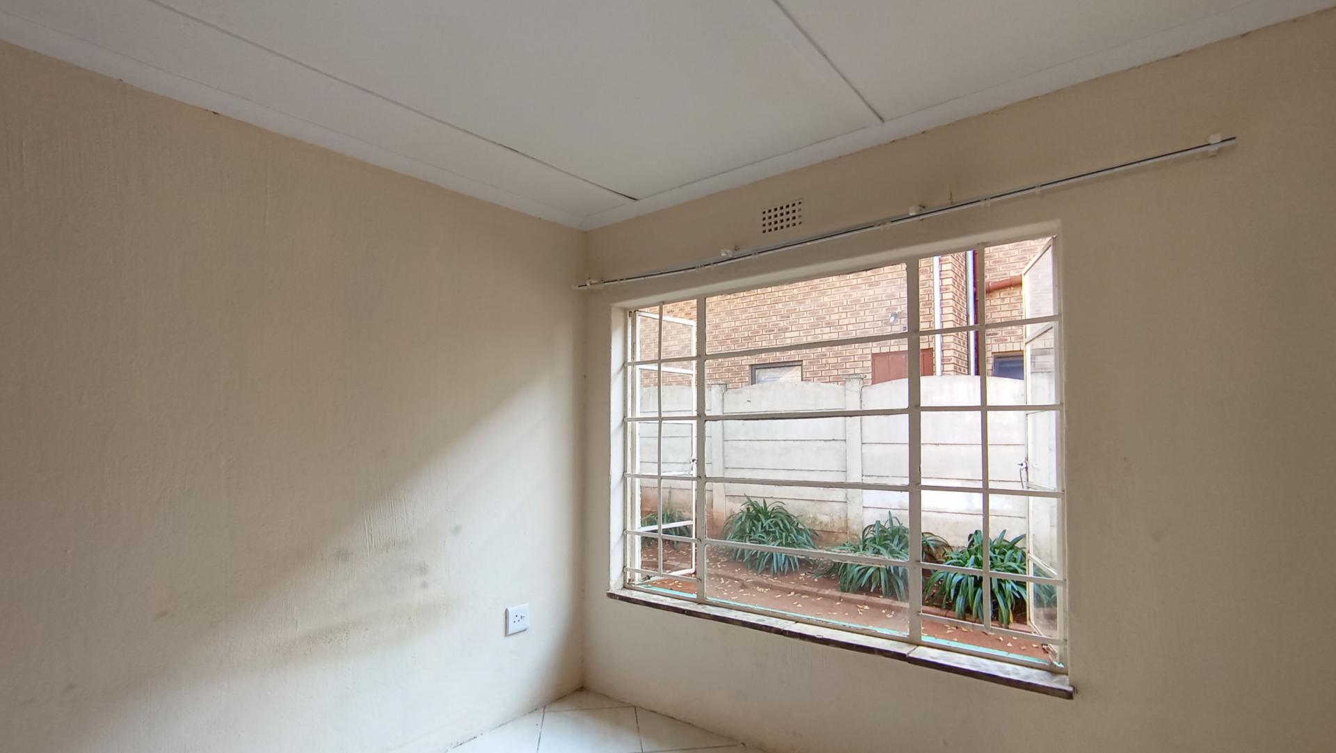 Bed Room 2 - 11 square meters of property in Westdene (JHB)