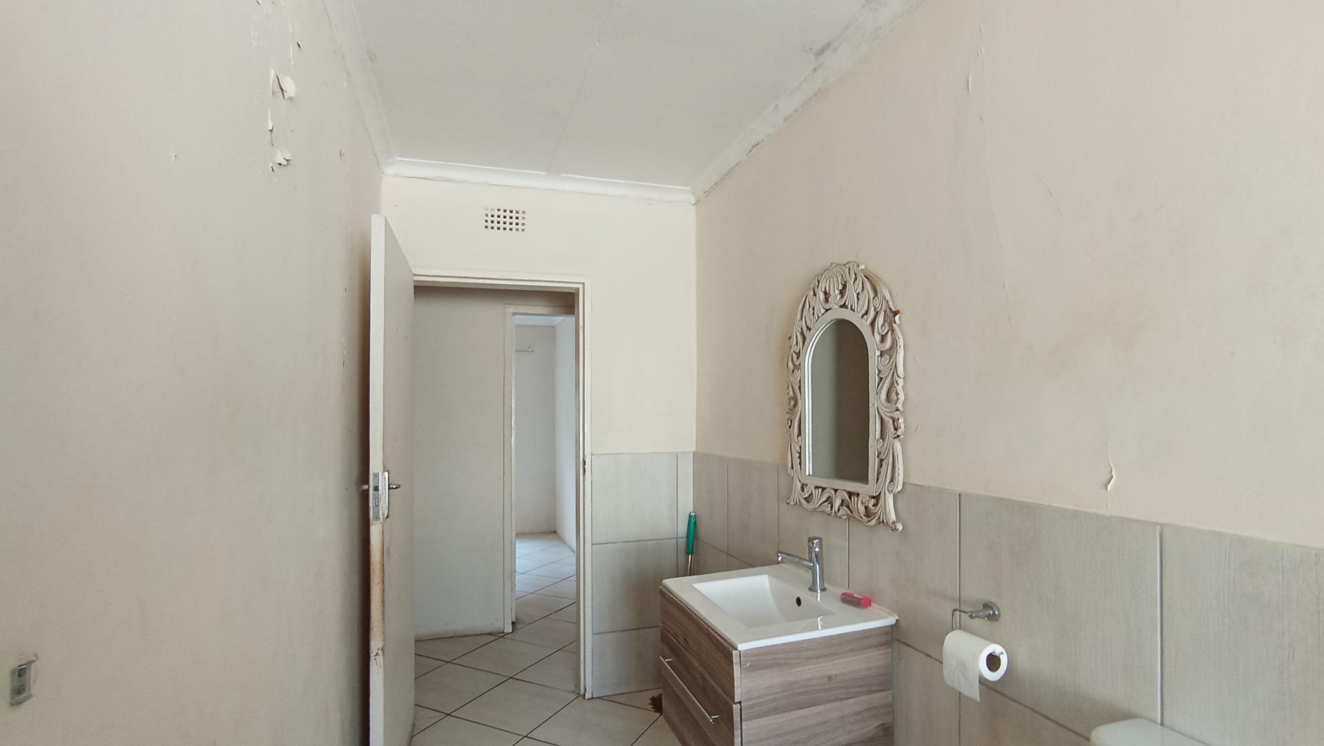 Bathroom 1 - 12 square meters of property in Westdene (JHB)