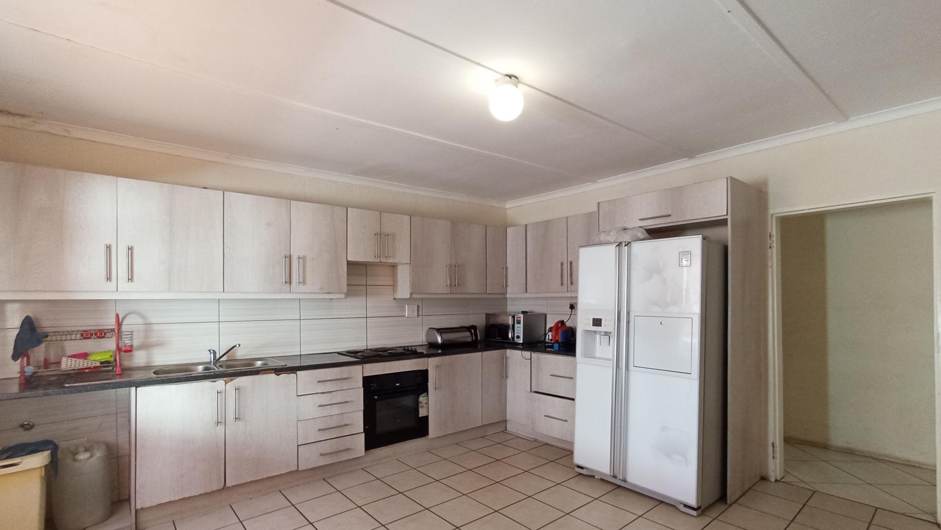 Kitchen - 23 square meters of property in Westdene (JHB)