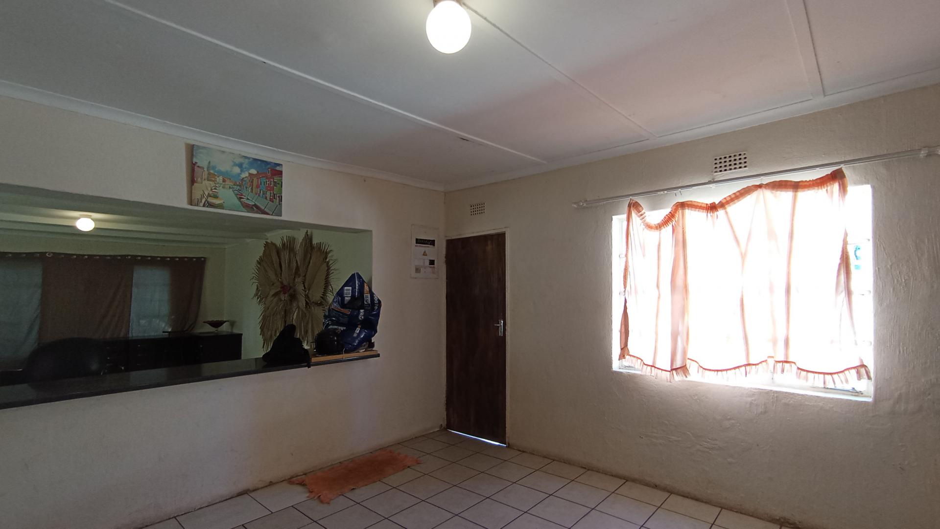 Kitchen - 23 square meters of property in Westdene (JHB)