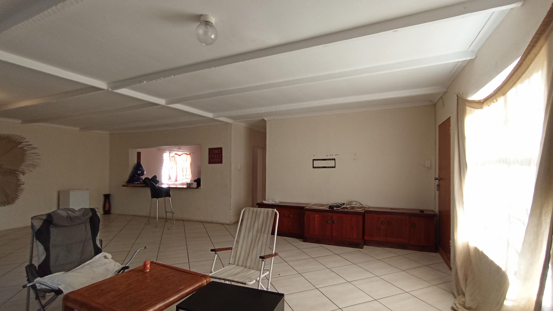 Lounges - 35 square meters of property in Westdene (JHB)
