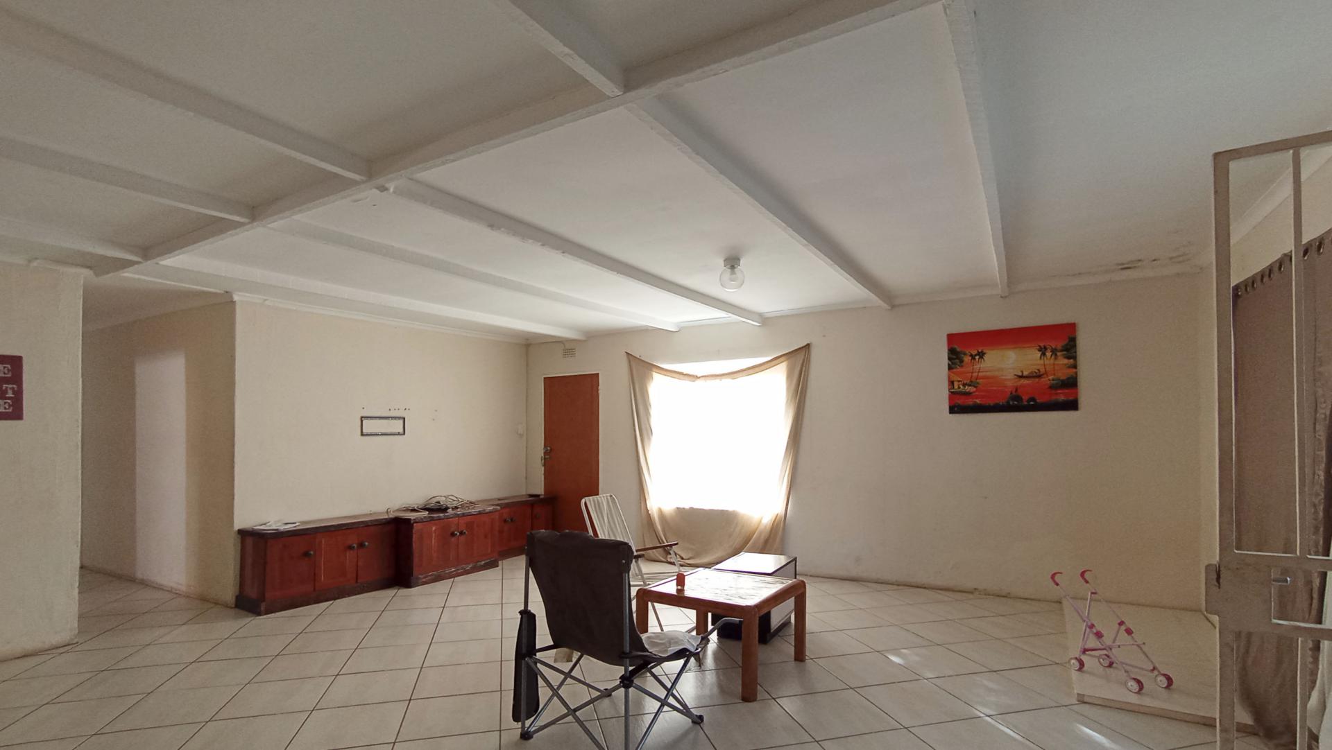 Lounges - 35 square meters of property in Westdene (JHB)