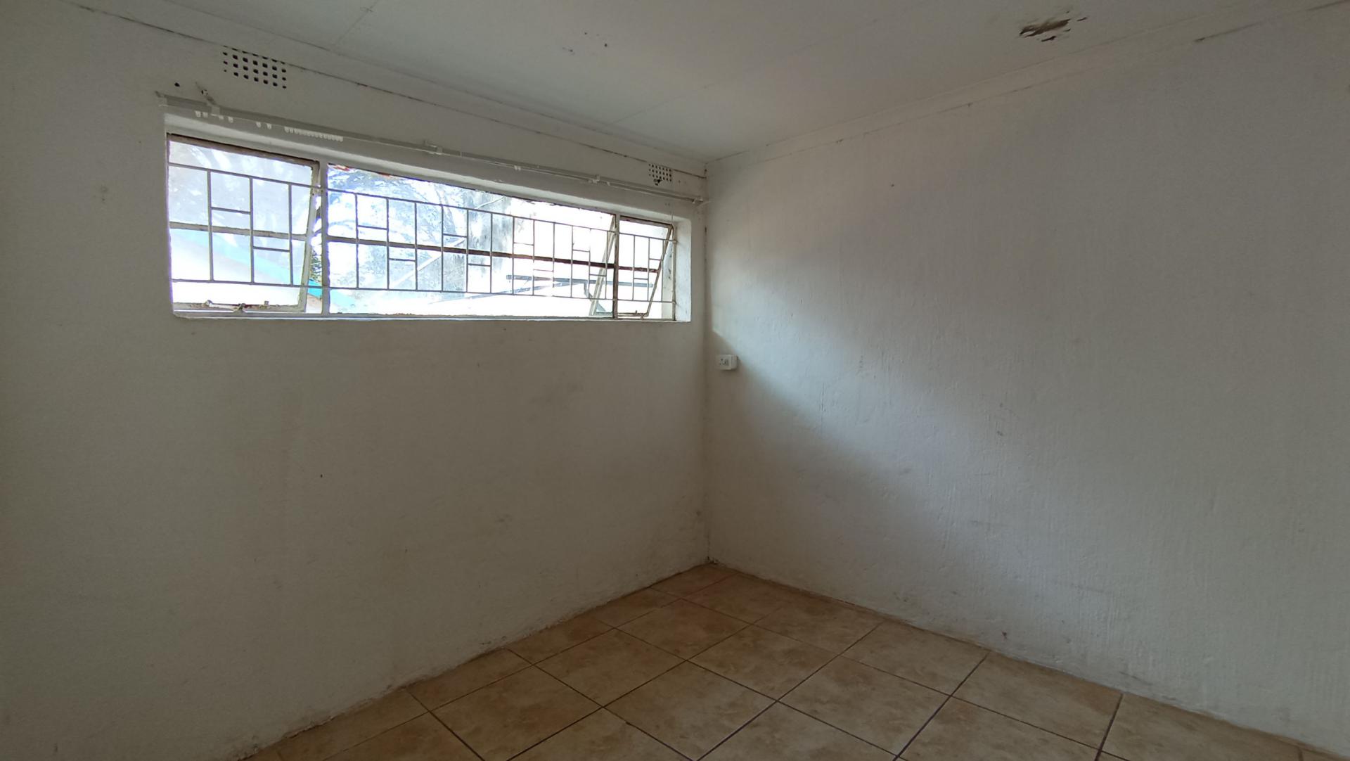 Bed Room 1 - 28 square meters of property in Westdene (JHB)