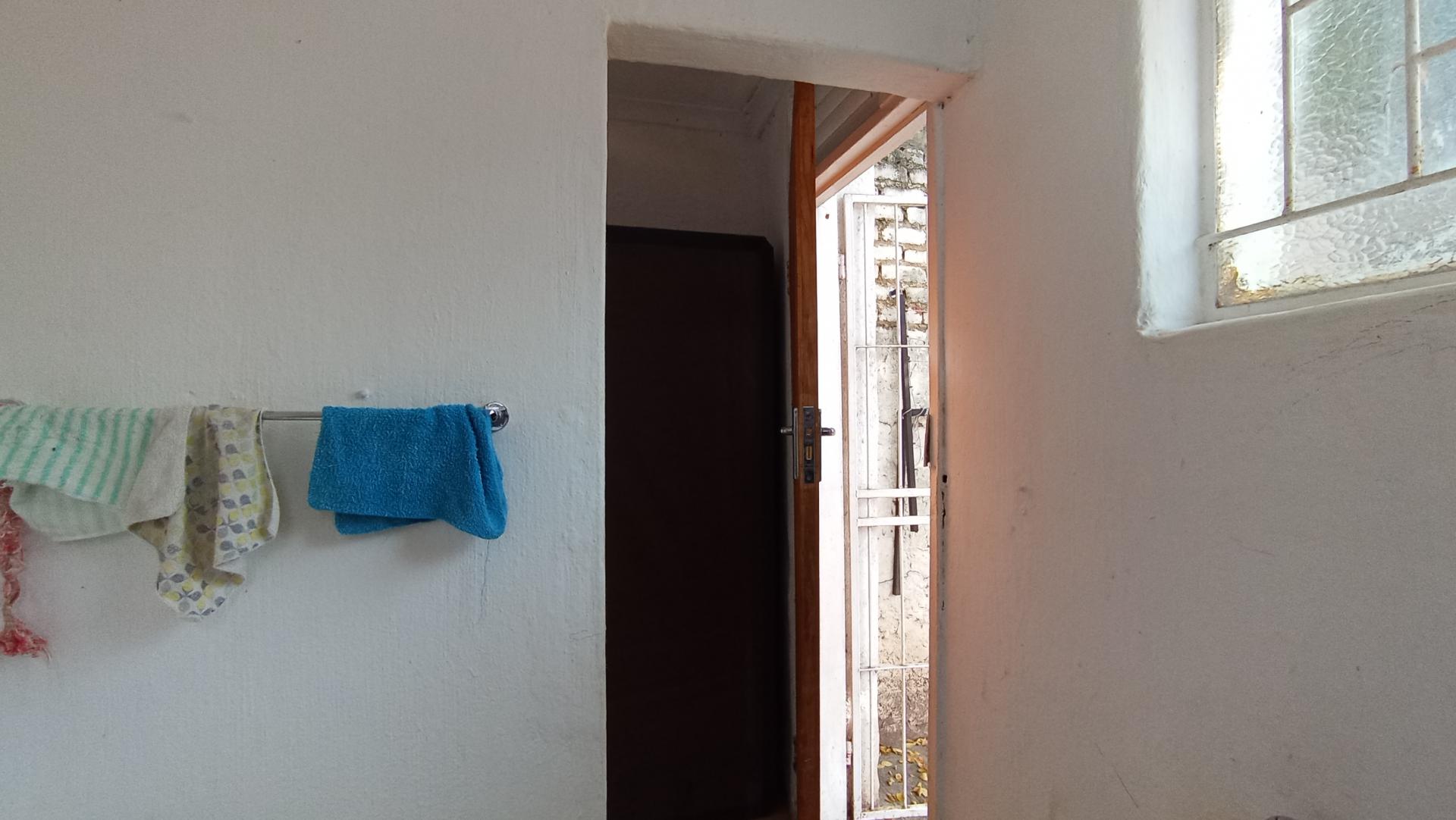 Bathroom 1 - 12 square meters of property in Westdene (JHB)