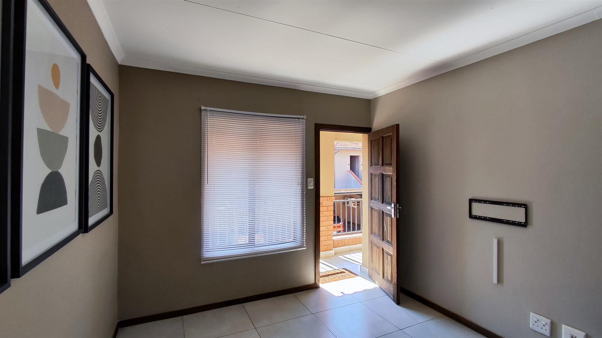 Lounges - 10 square meters of property in Rand Collieries Sh