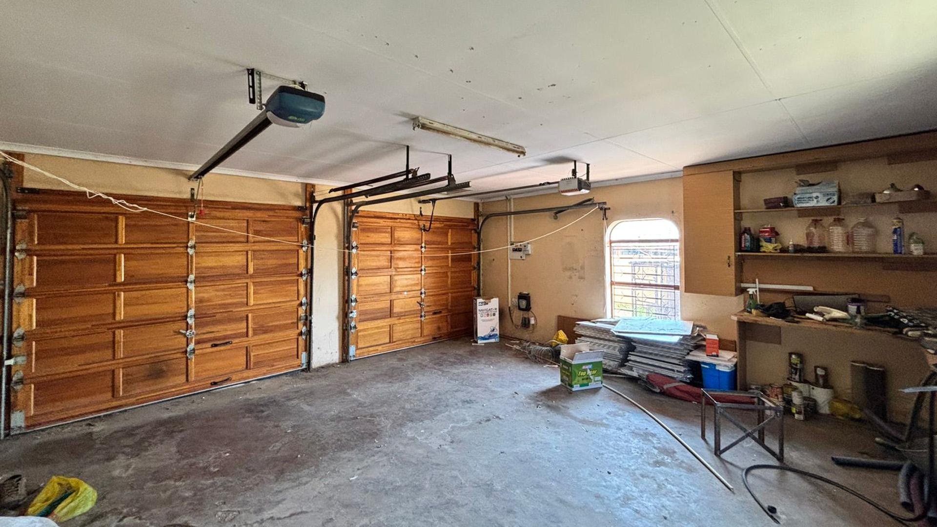 Garage of property in Parys