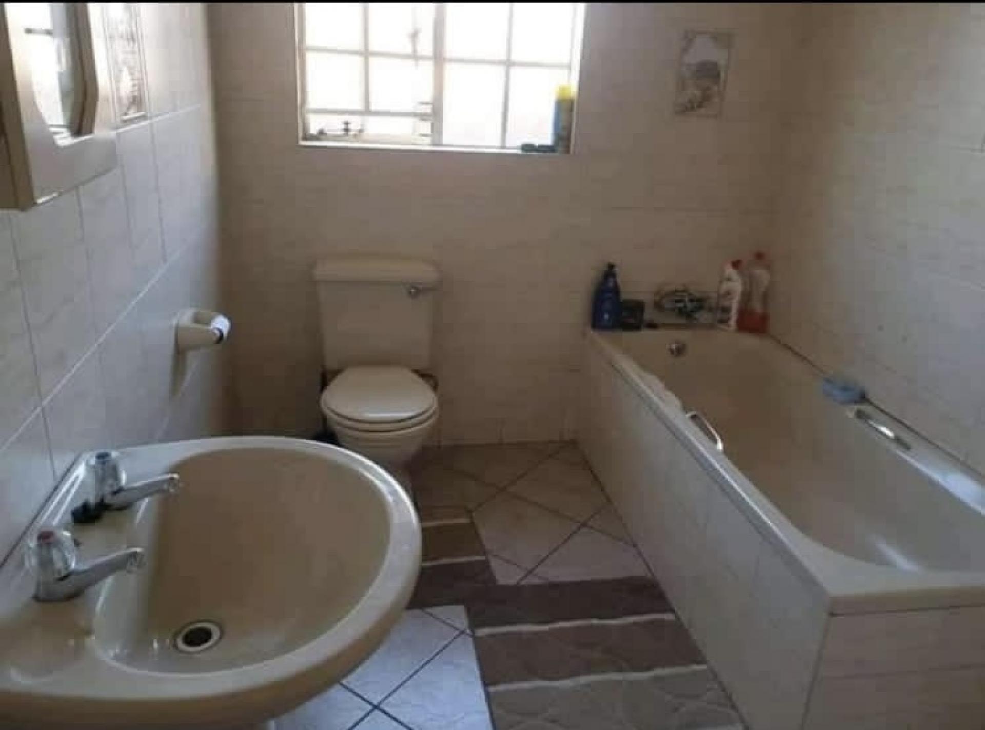 Bathroom 1 of property in Reyno Ridge