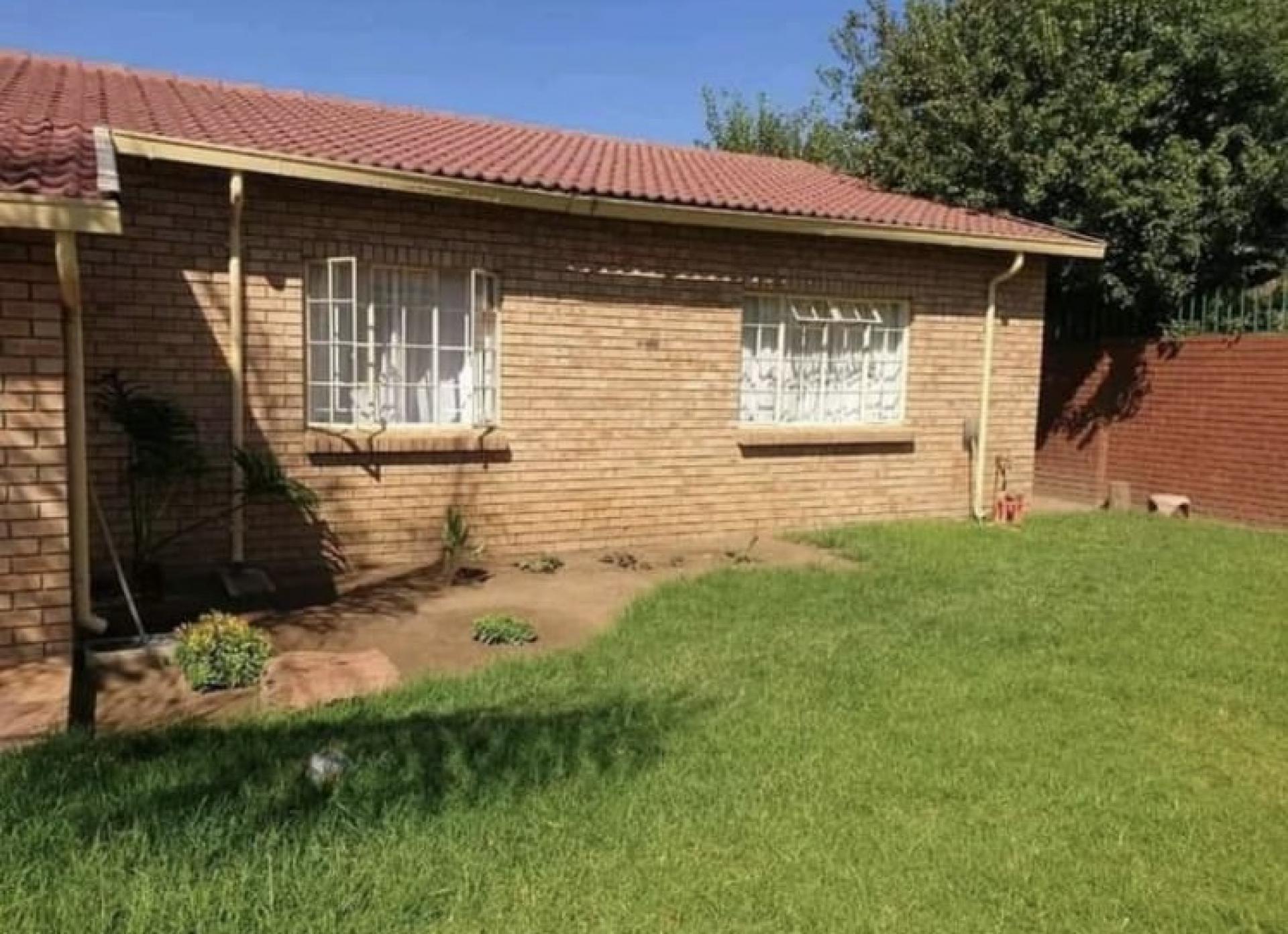 Backyard of property in Reyno Ridge