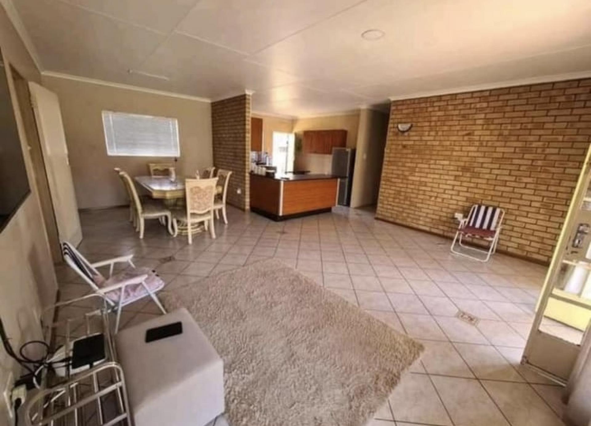 Lounges of property in Reyno Ridge