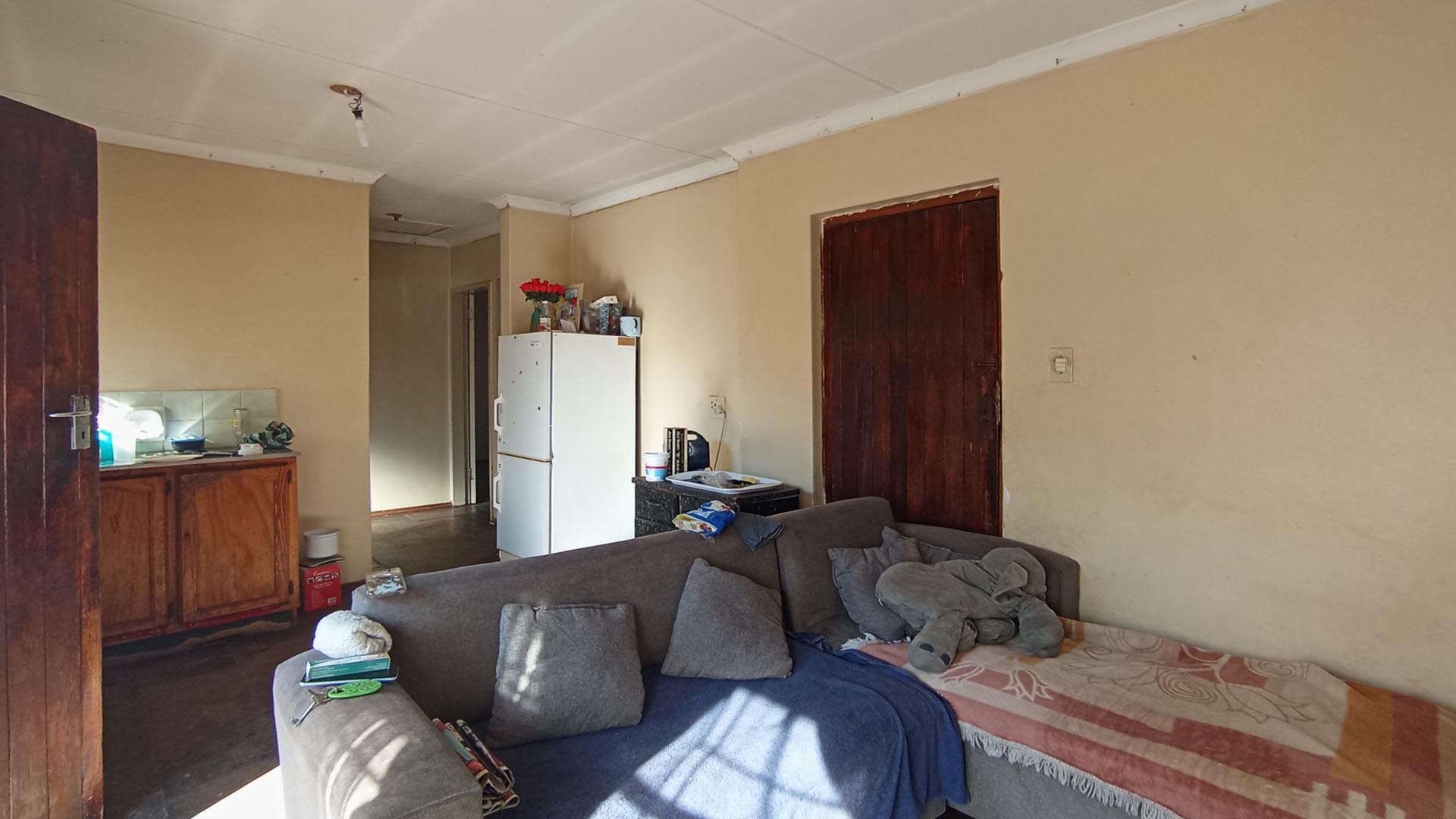 Lounges - 12 square meters of property in Mamelodi