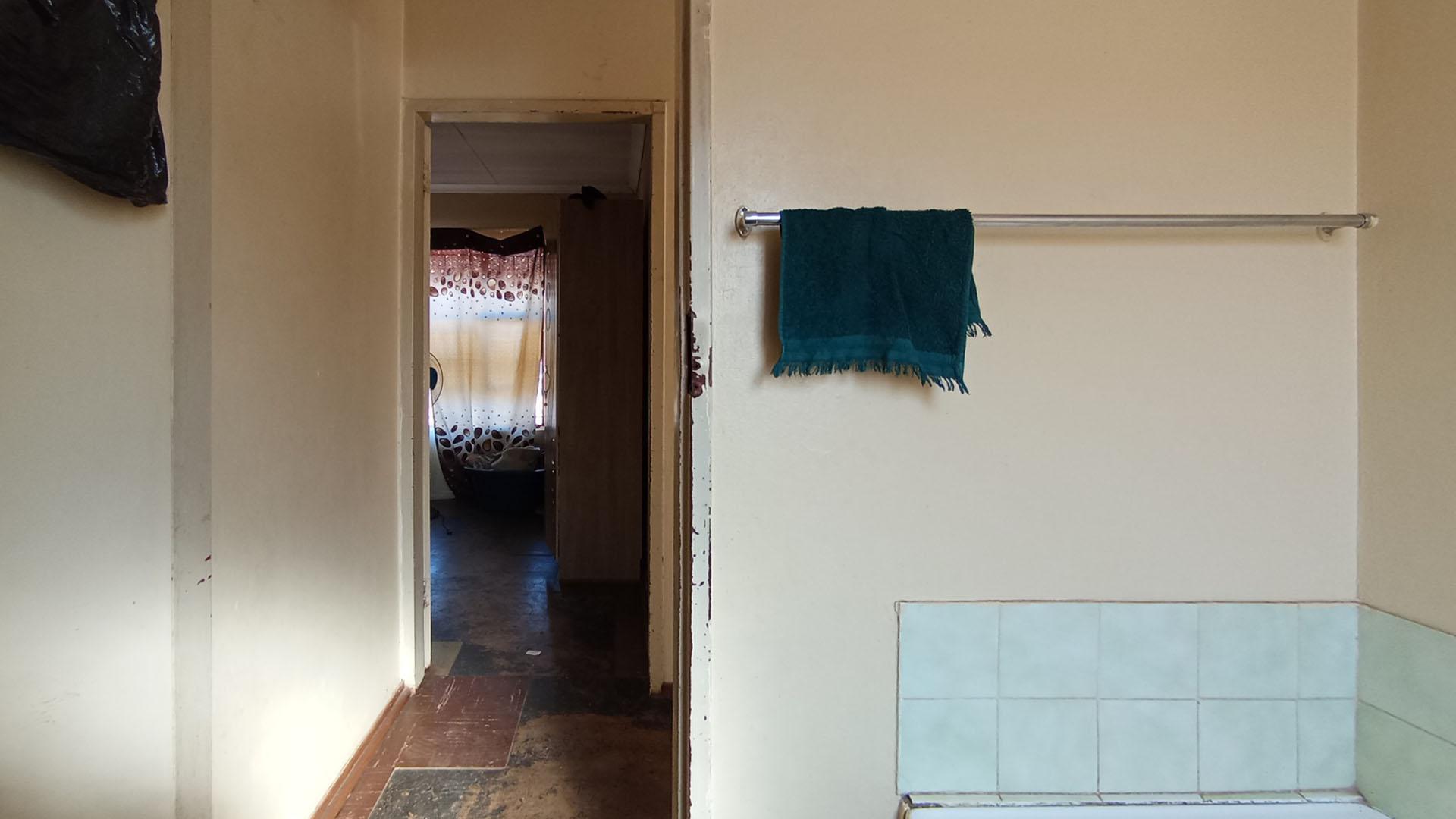 Bathroom 1 - 4 square meters of property in Mamelodi