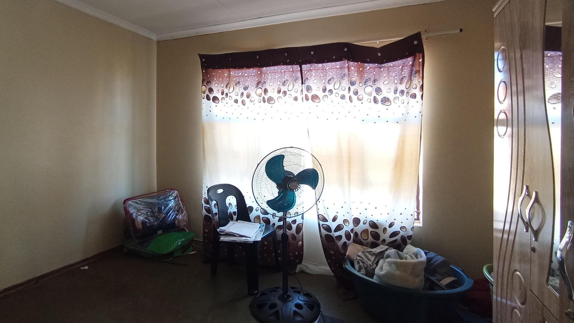 Bed Room 2 - 12 square meters of property in Mamelodi