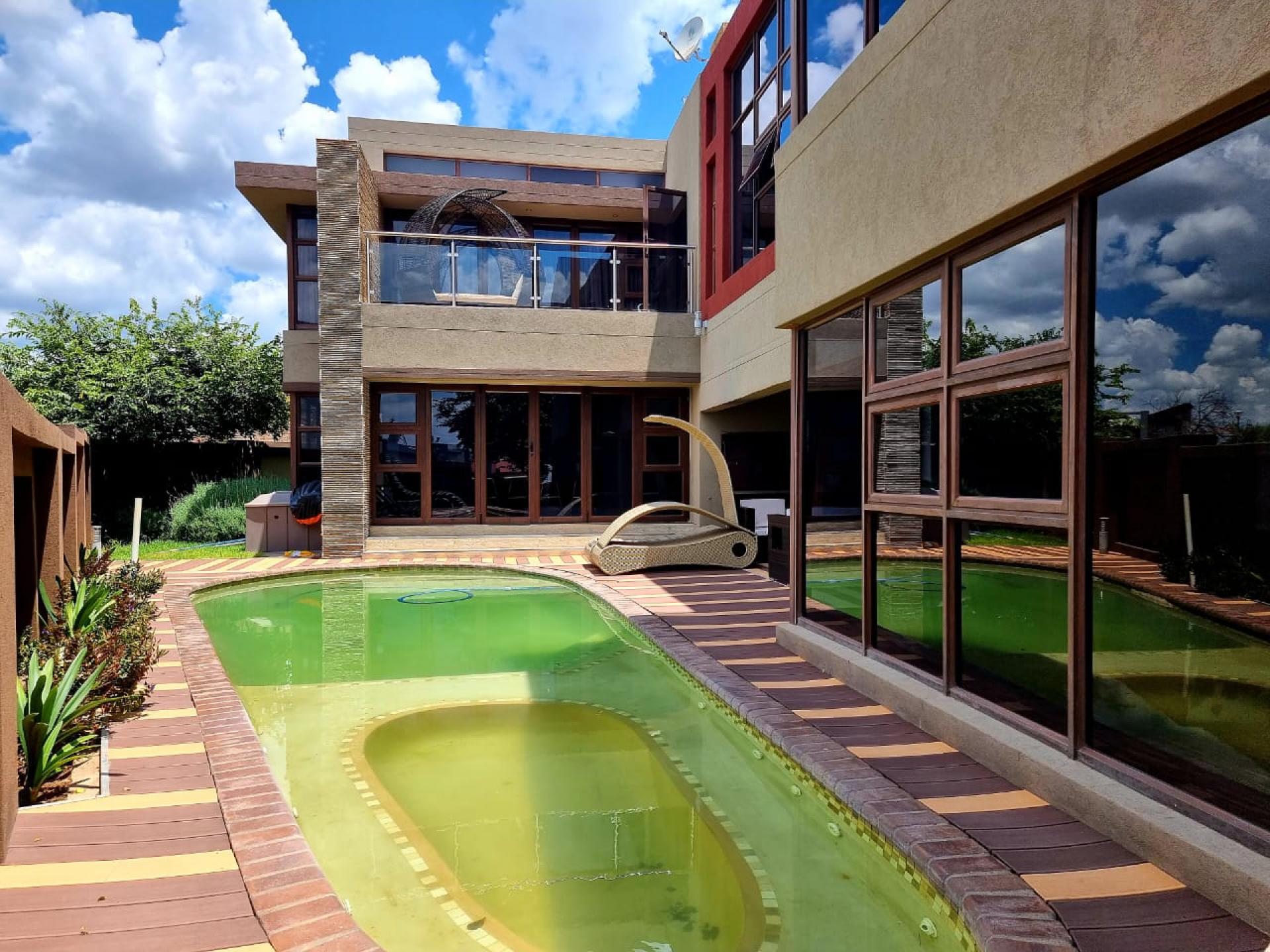  of property in Bendor