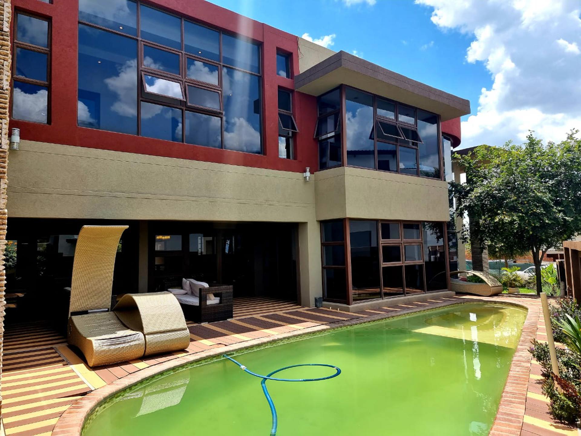  of property in Bendor