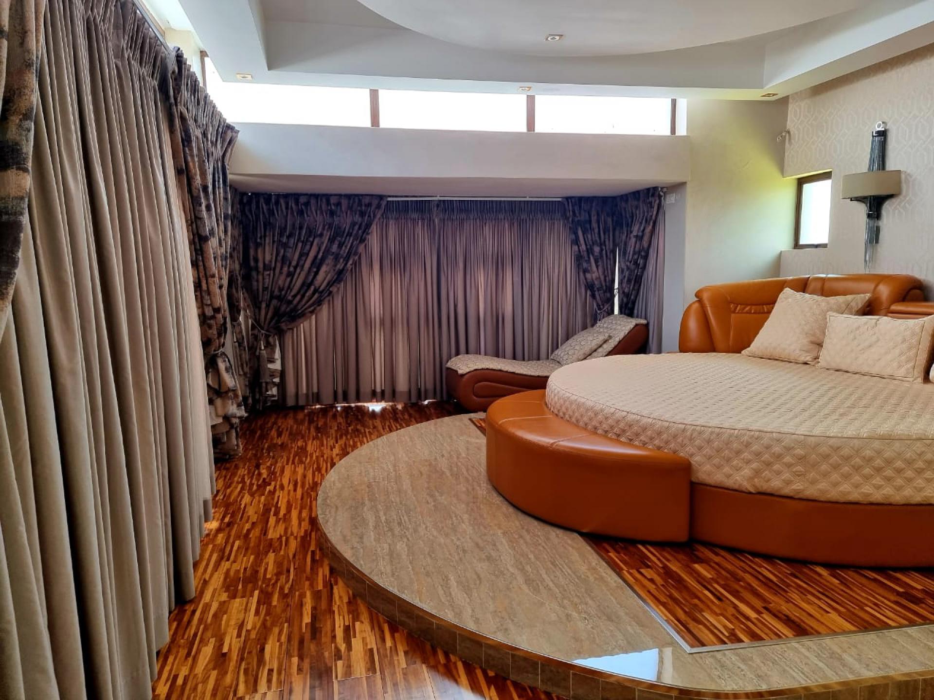  of property in Bendor