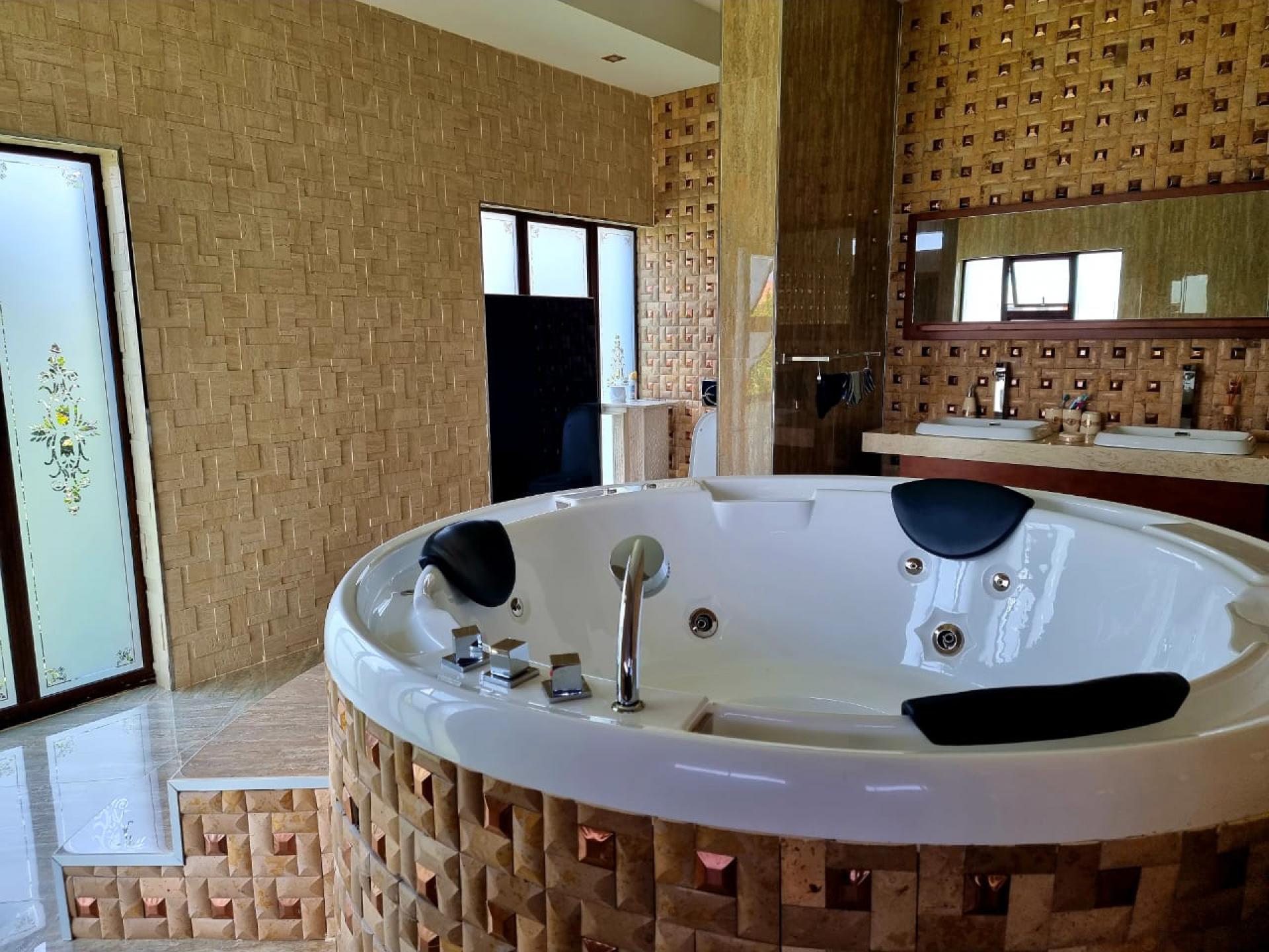  of property in Bendor