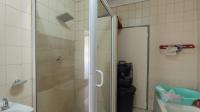 Bathroom 1 - 7 square meters of property in Fontainebleau
