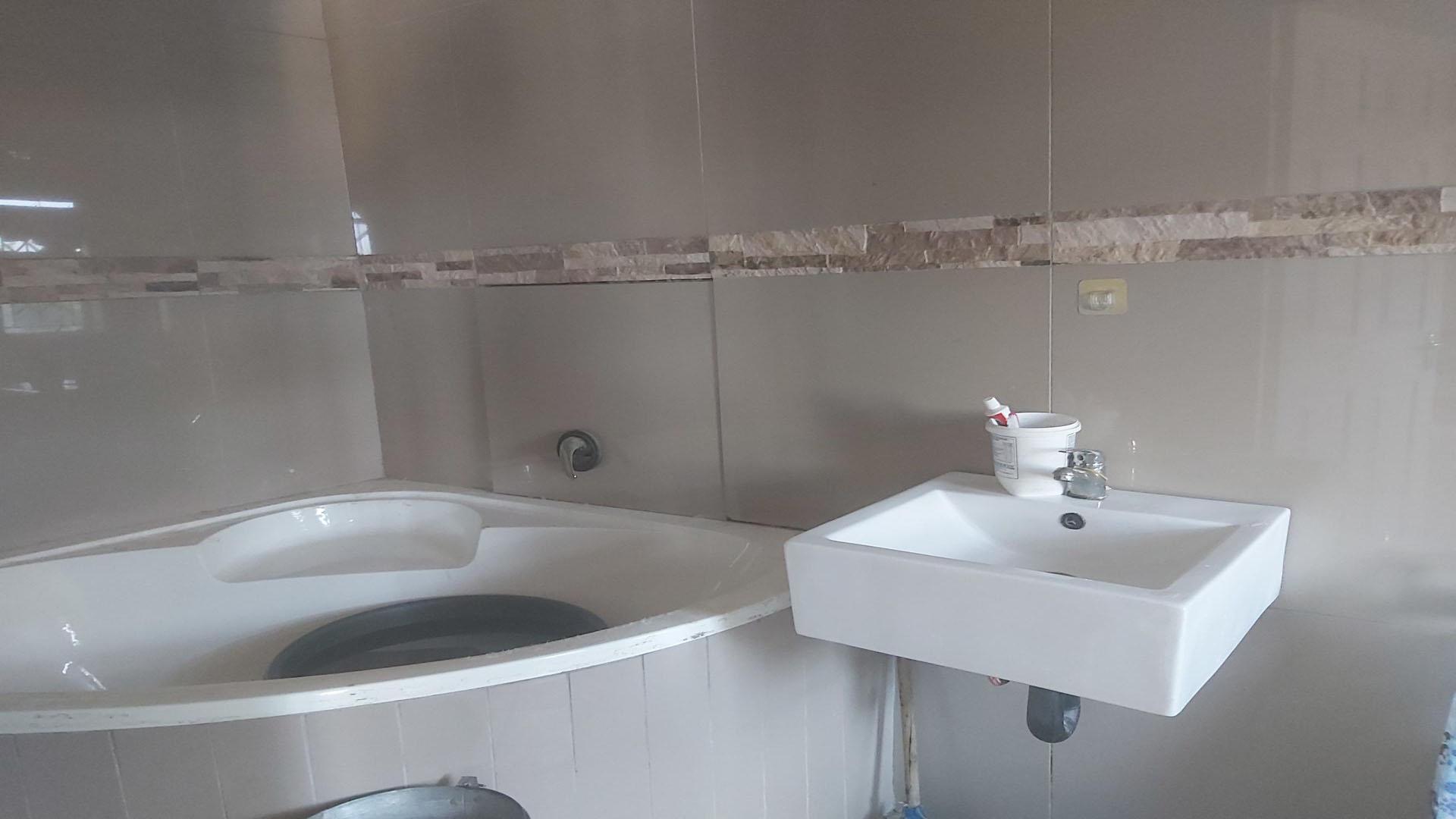 Bathroom 1 of property in Chatsworth - KZN