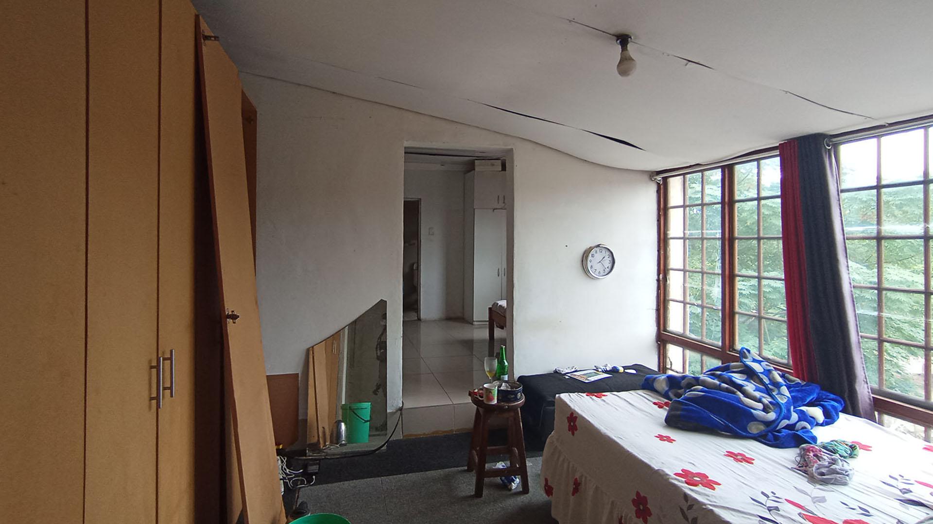 Spaces - 31 square meters of property in Crossmoor