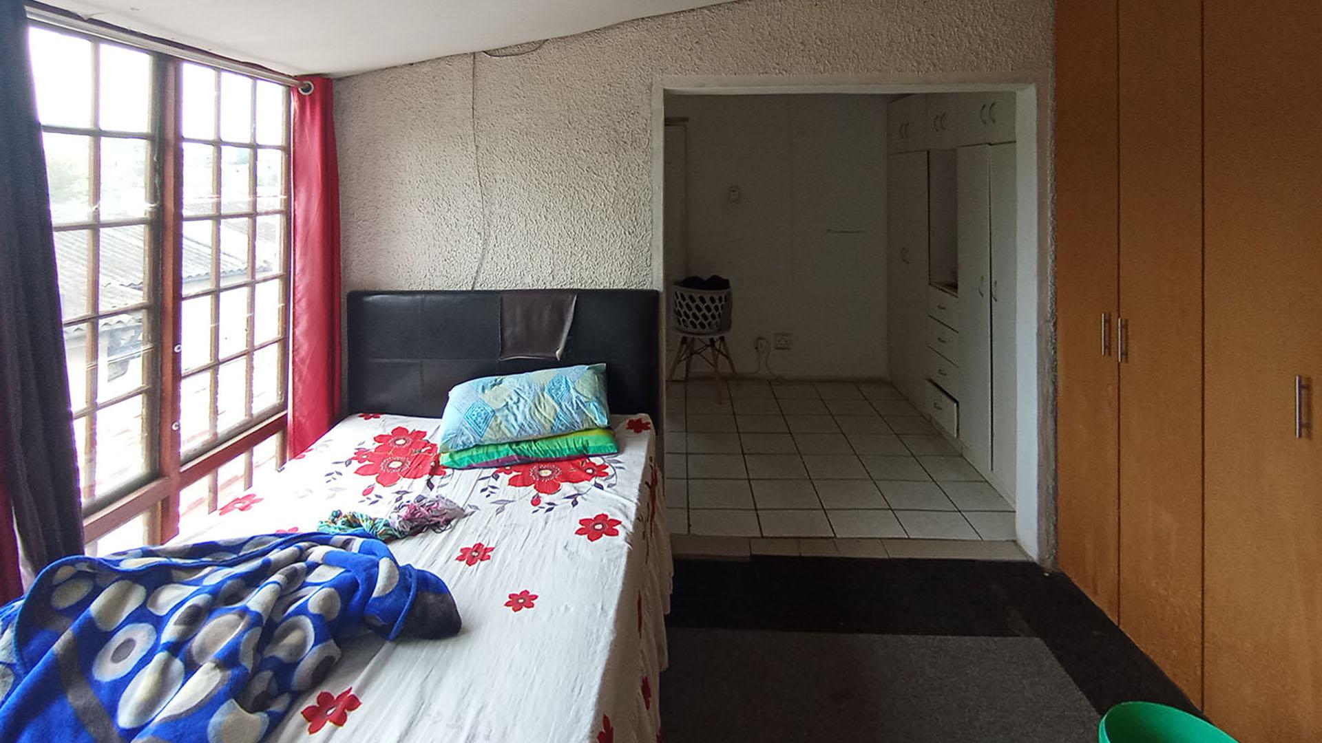 Spaces - 31 square meters of property in Crossmoor