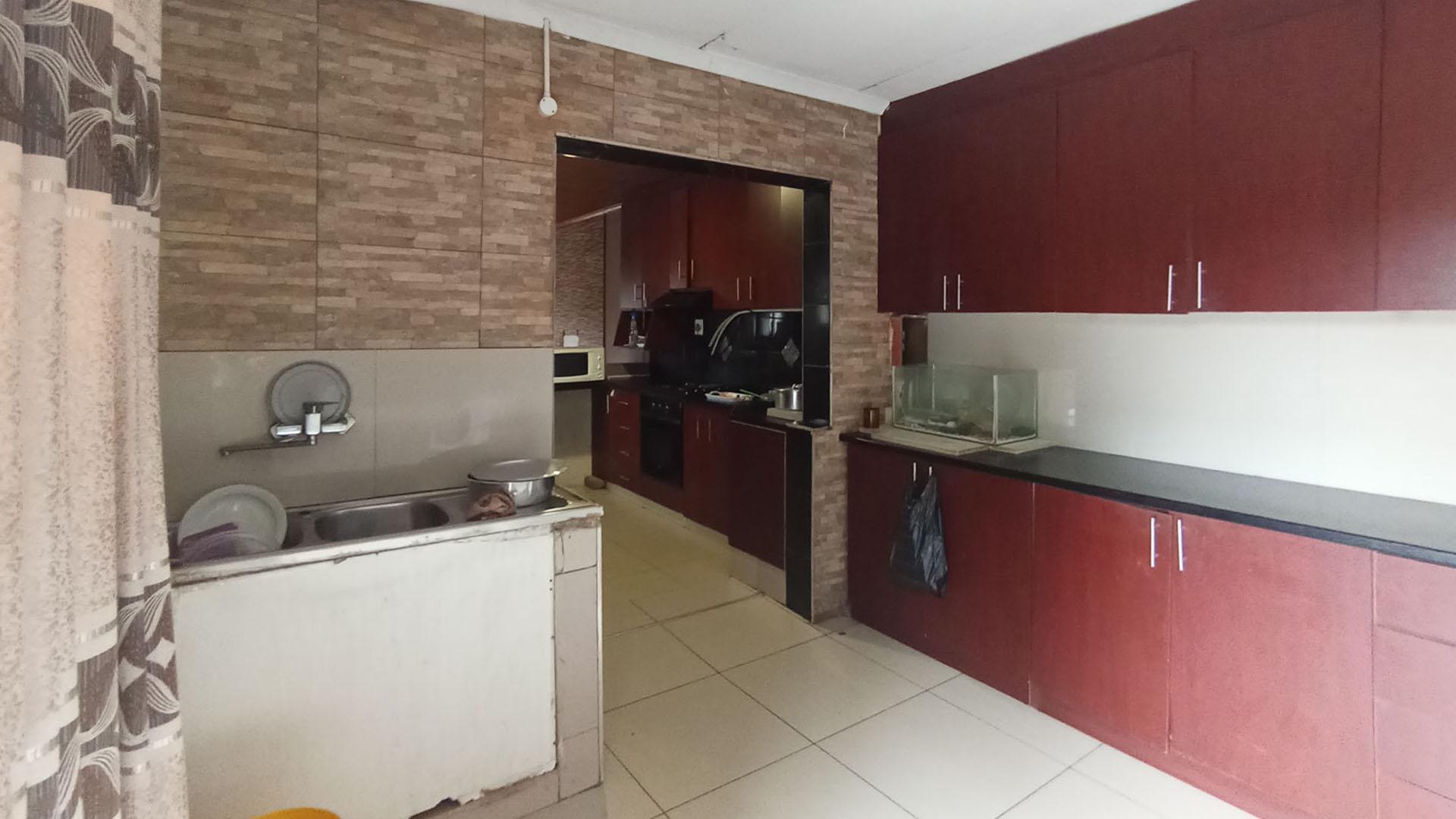 Dining Room - 11 square meters of property in Crossmoor
