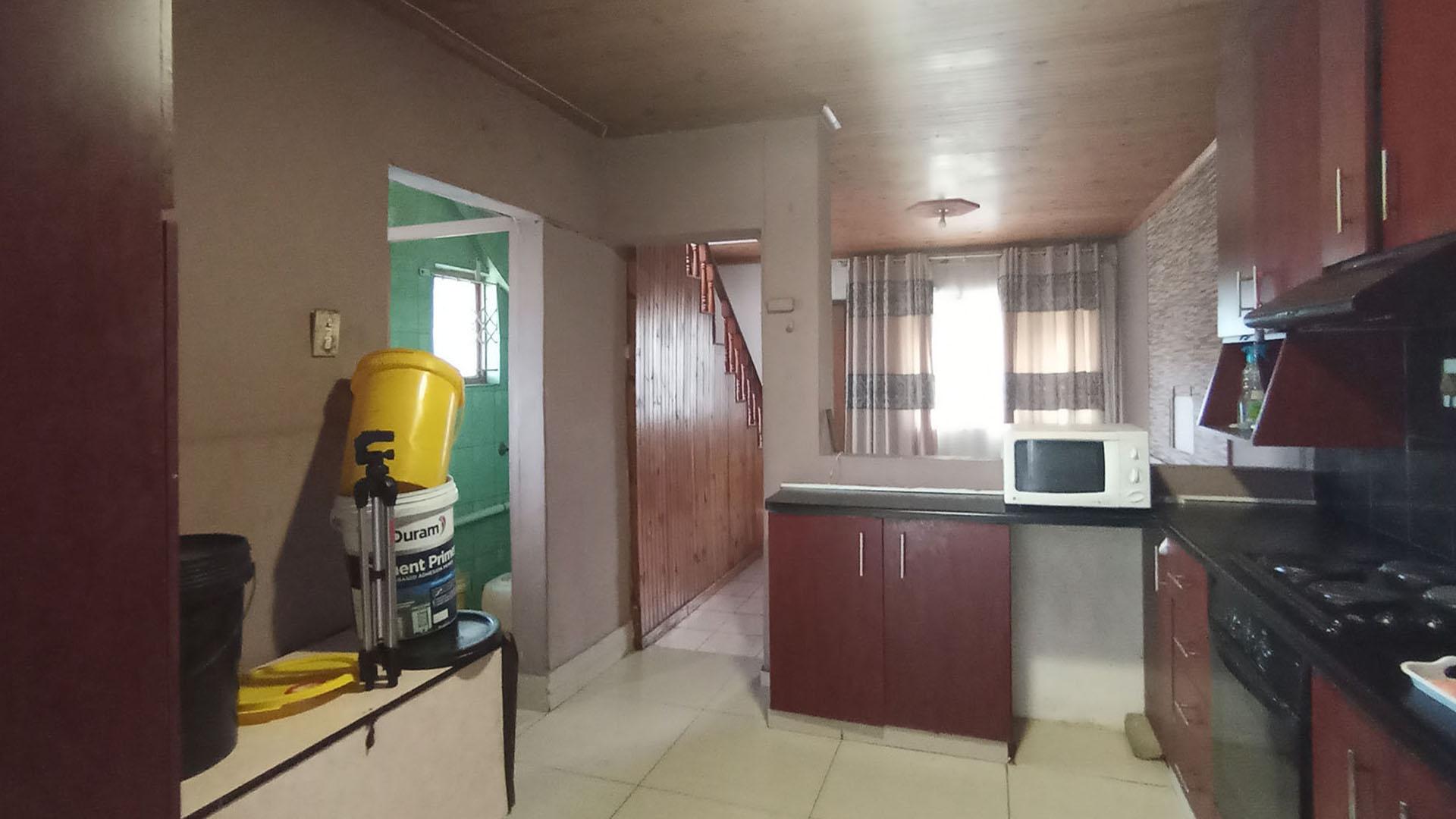 Kitchen - 12 square meters of property in Crossmoor