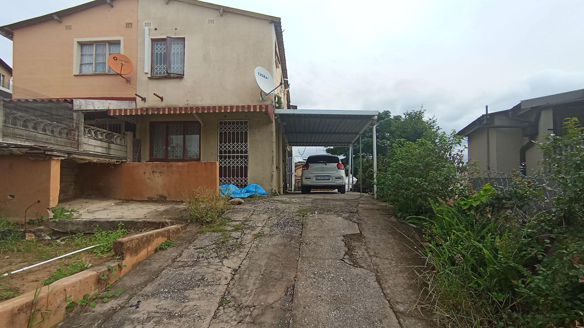 Front View of property in Crossmoor