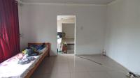 Spaces - 31 square meters of property in Crossmoor