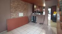 Lounges - 25 square meters of property in Crossmoor