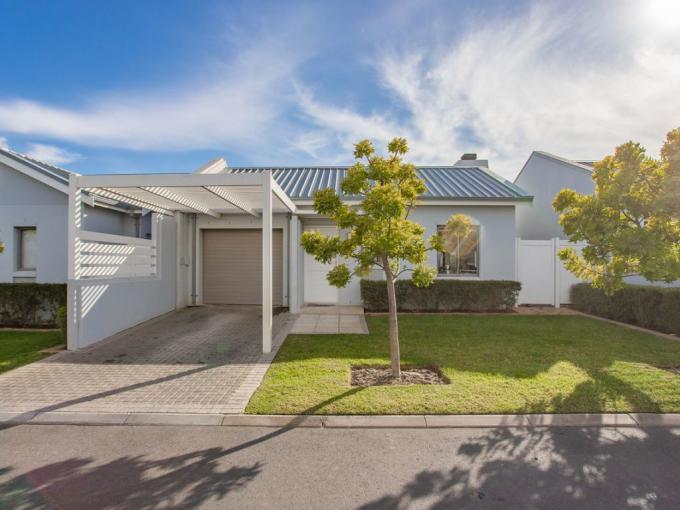 2 Bedroom House for Sale For Sale in Paarl - MR675605