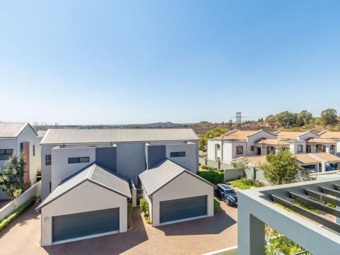 3 Bedroom Apartment for Sale For Sale in Paulshof - MR675617