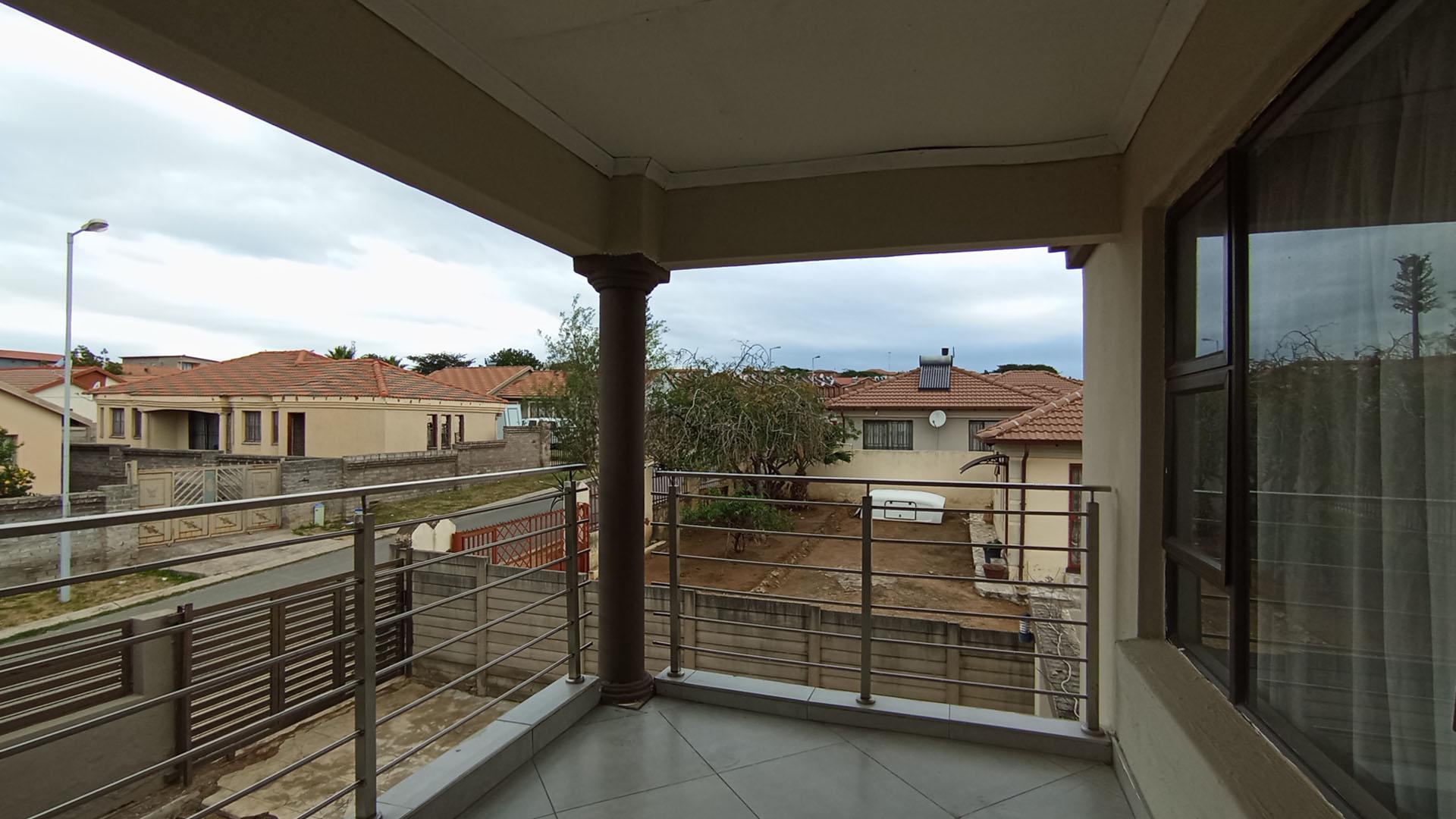 Balcony - 9 square meters of property in Olievenhoutbos