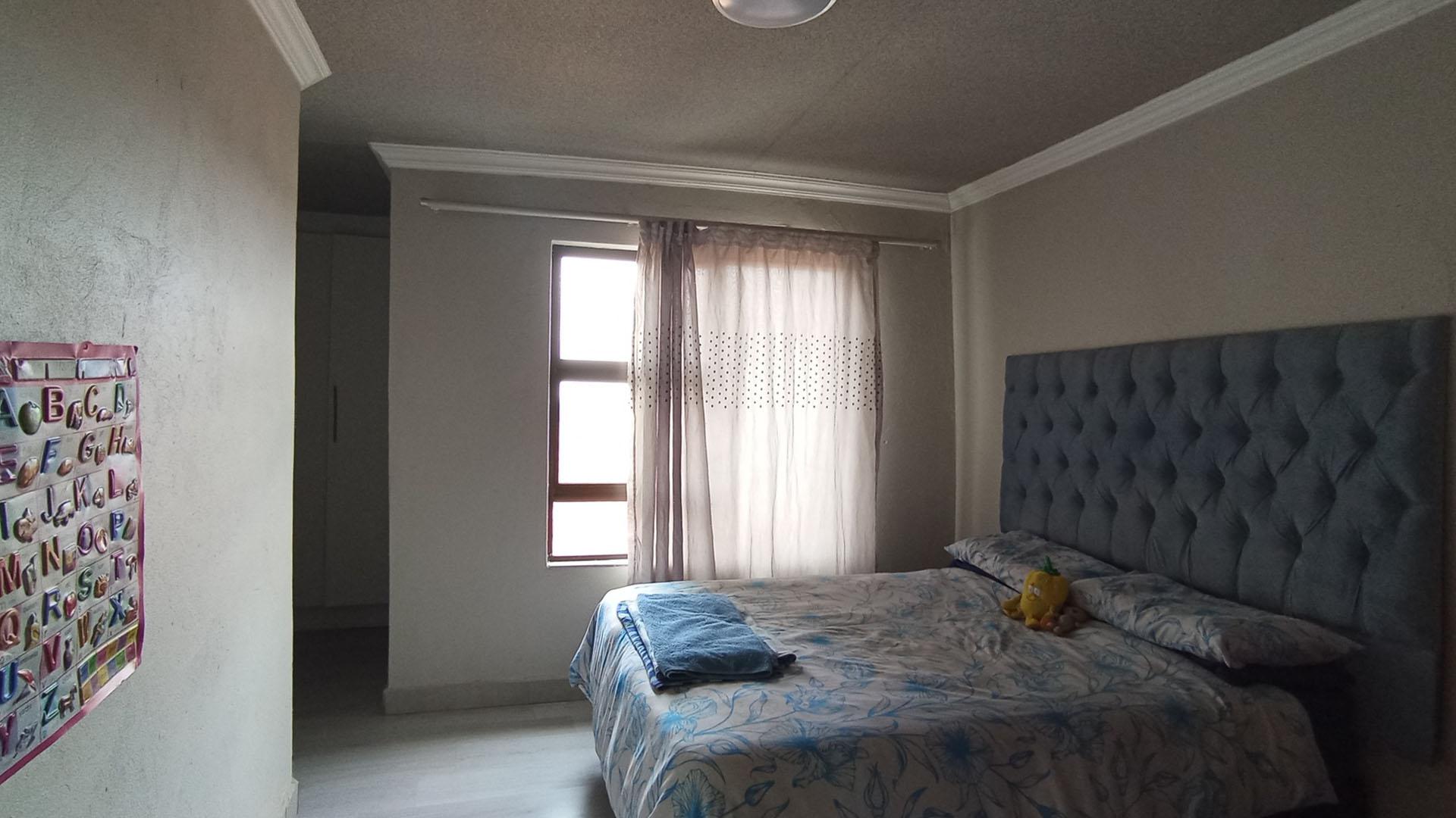 Bed Room 2 - 17 square meters of property in Olievenhoutbos