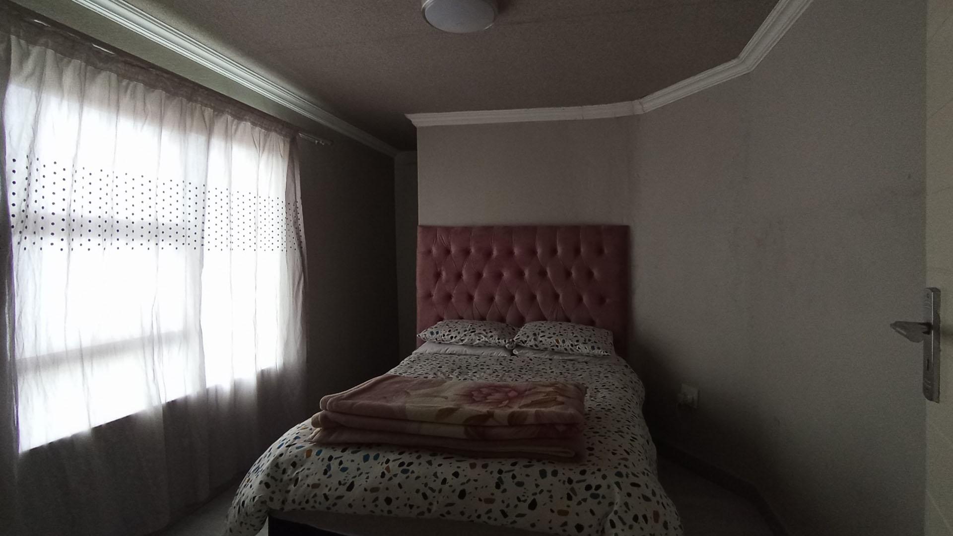 Bed Room 3 - 17 square meters of property in Olievenhoutbos