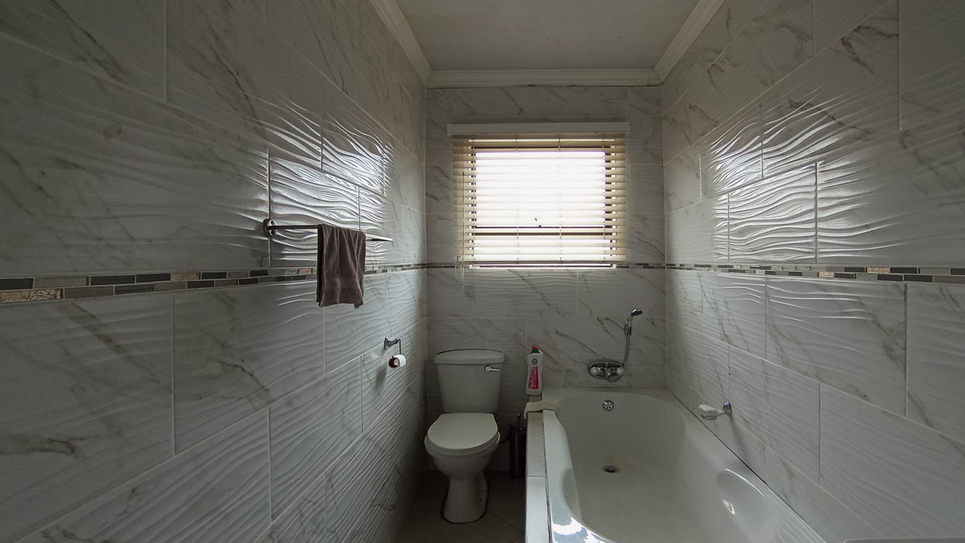 Bathroom 2 - 7 square meters of property in Olievenhoutbos