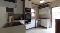 Kitchen - 11 square meters of property in Olievenhoutbos