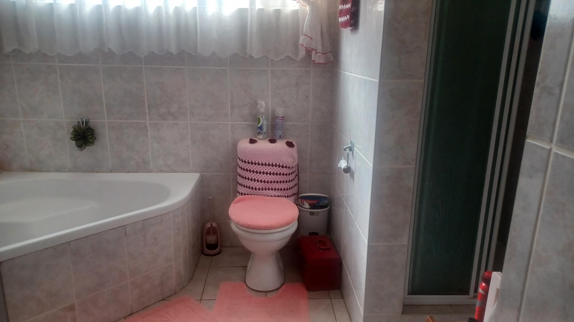  of property in Dagbreek