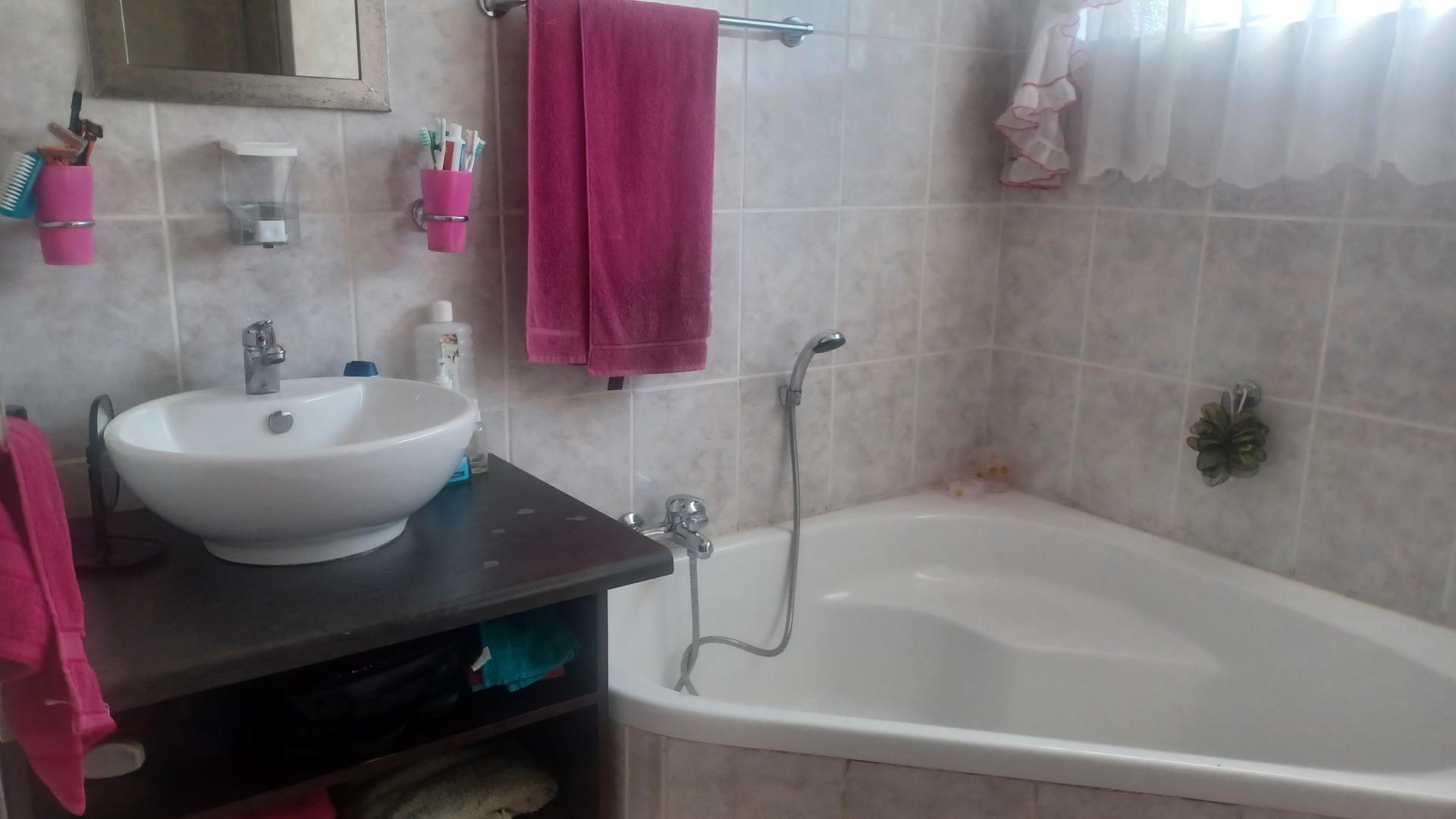  of property in Dagbreek