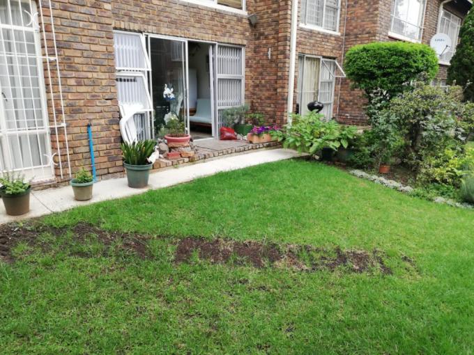 2 Bedroom Simplex for Sale For Sale in Brackendowns - MR675640