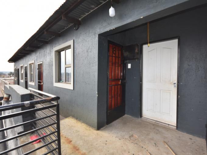 2 Bedroom House for Sale For Sale in Soweto - MR675649
