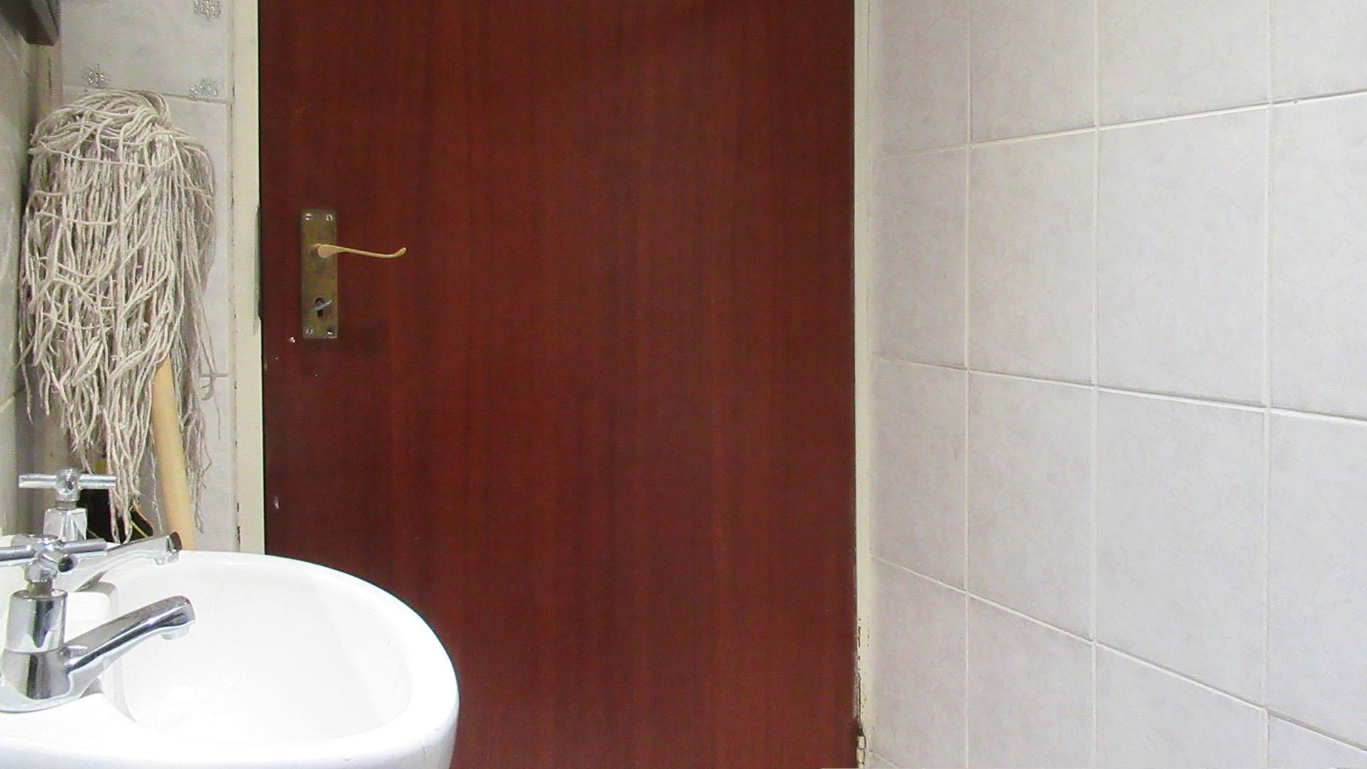 Guest Toilet - 4 square meters of property in Marshallstown