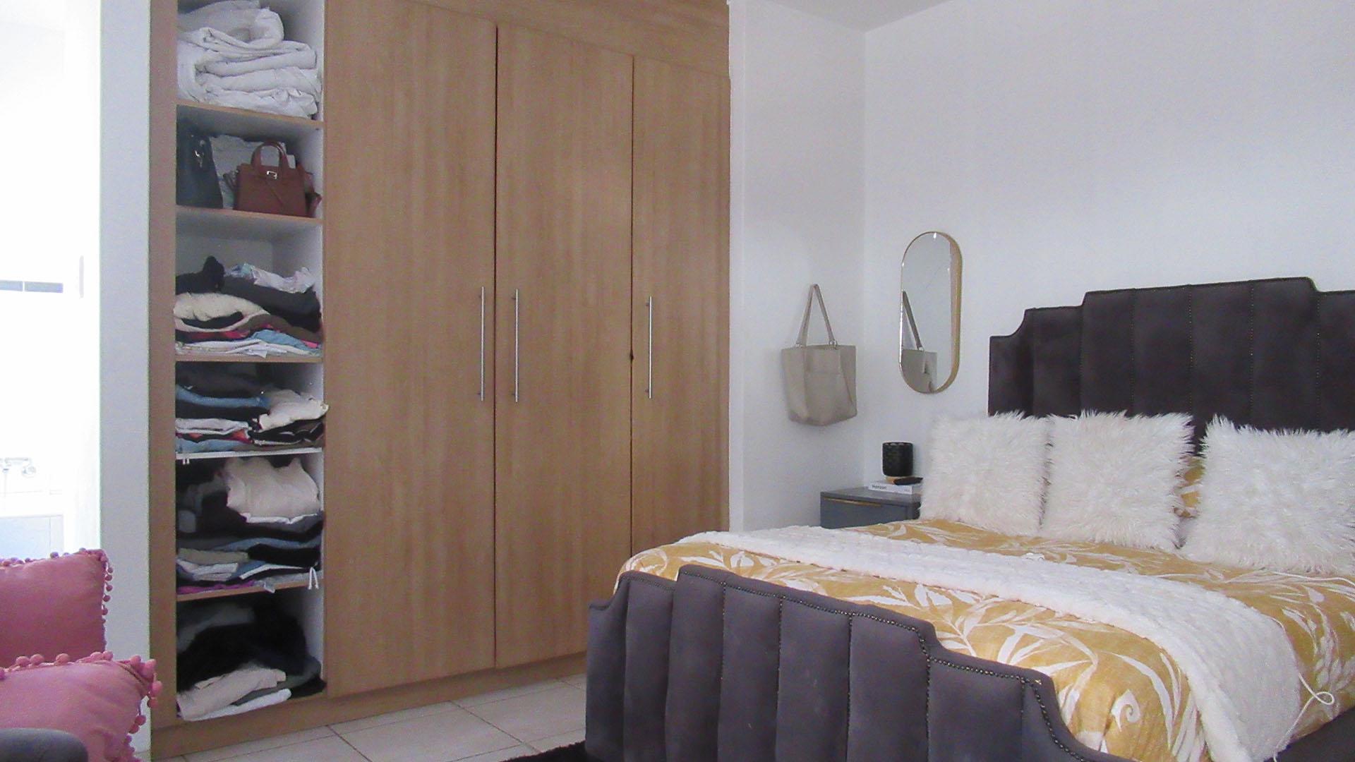 Bed Room 2 - 17 square meters of property in Marshallstown